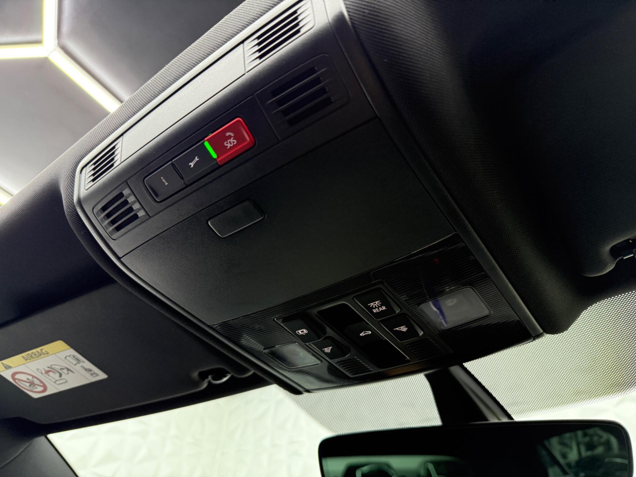 Volkswagen Golf - Image 34