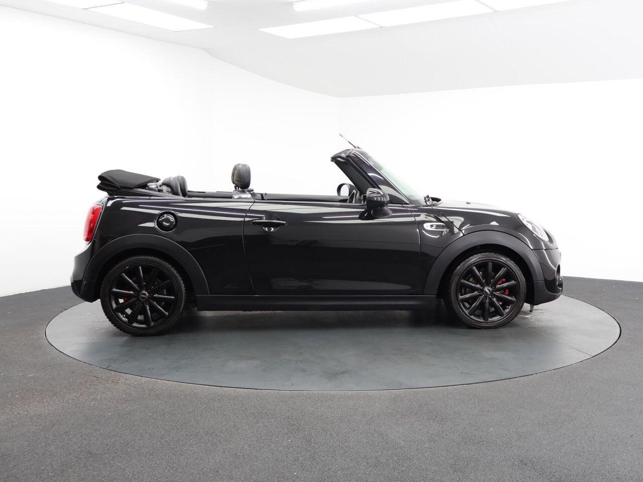 MINI Convertible - Image 14