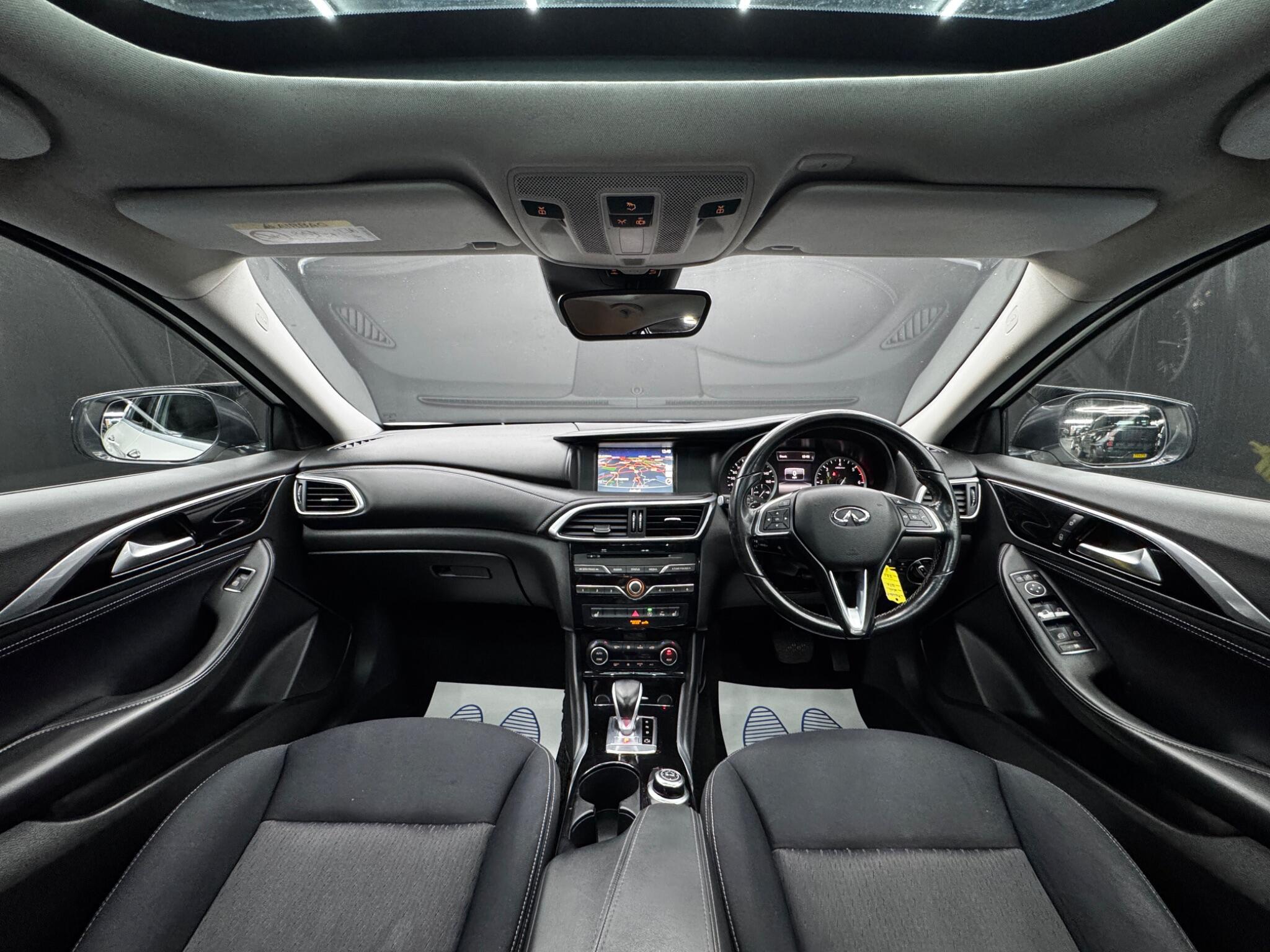 Infiniti Q30 - Image 17