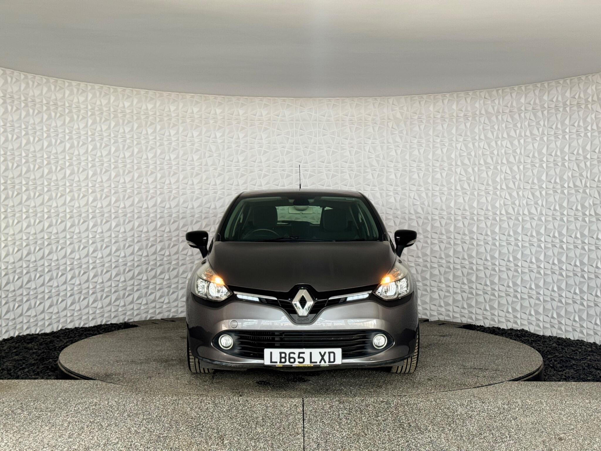 Renault Clio - Image 4
