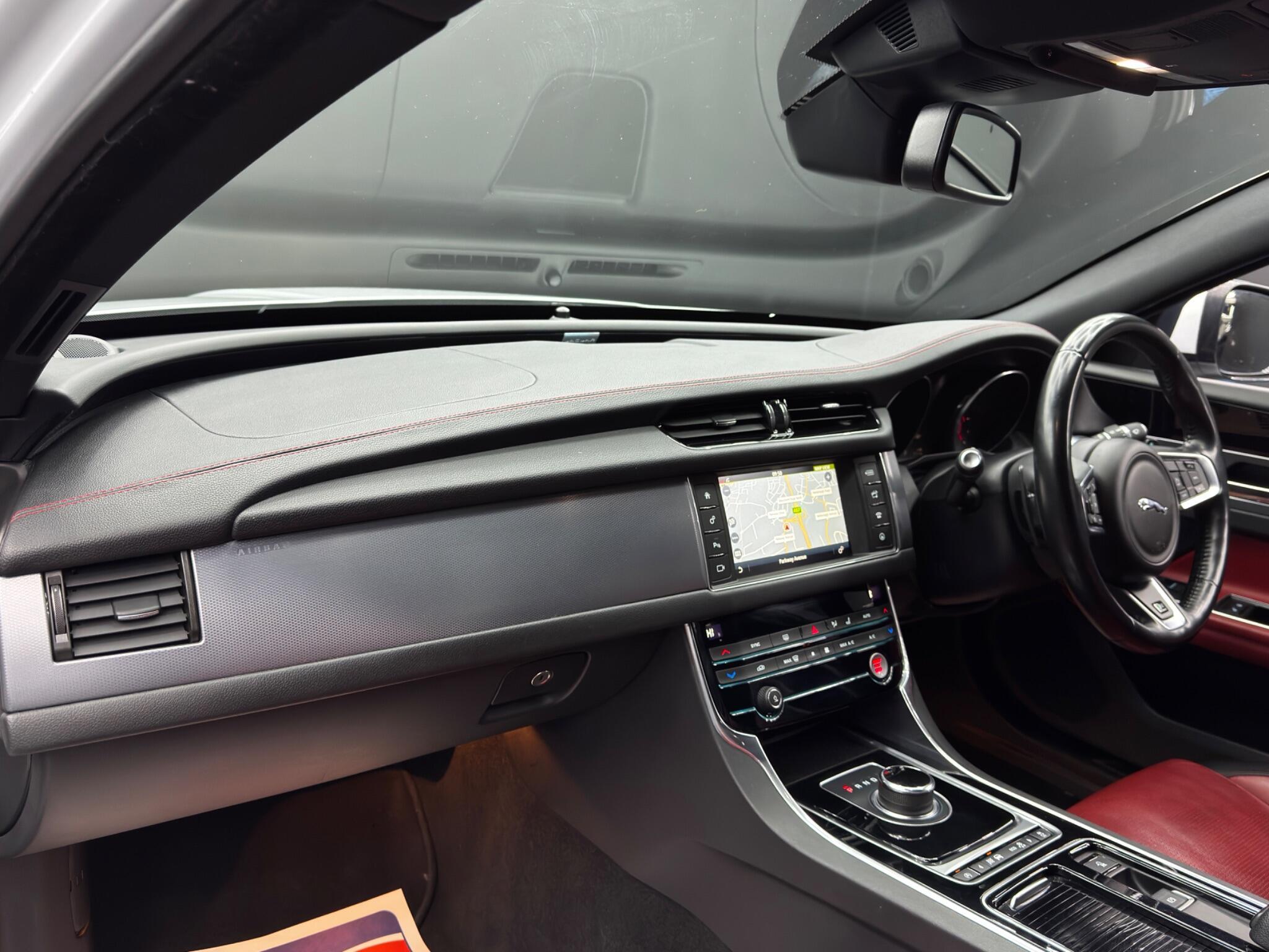 Jaguar XF - Image 11