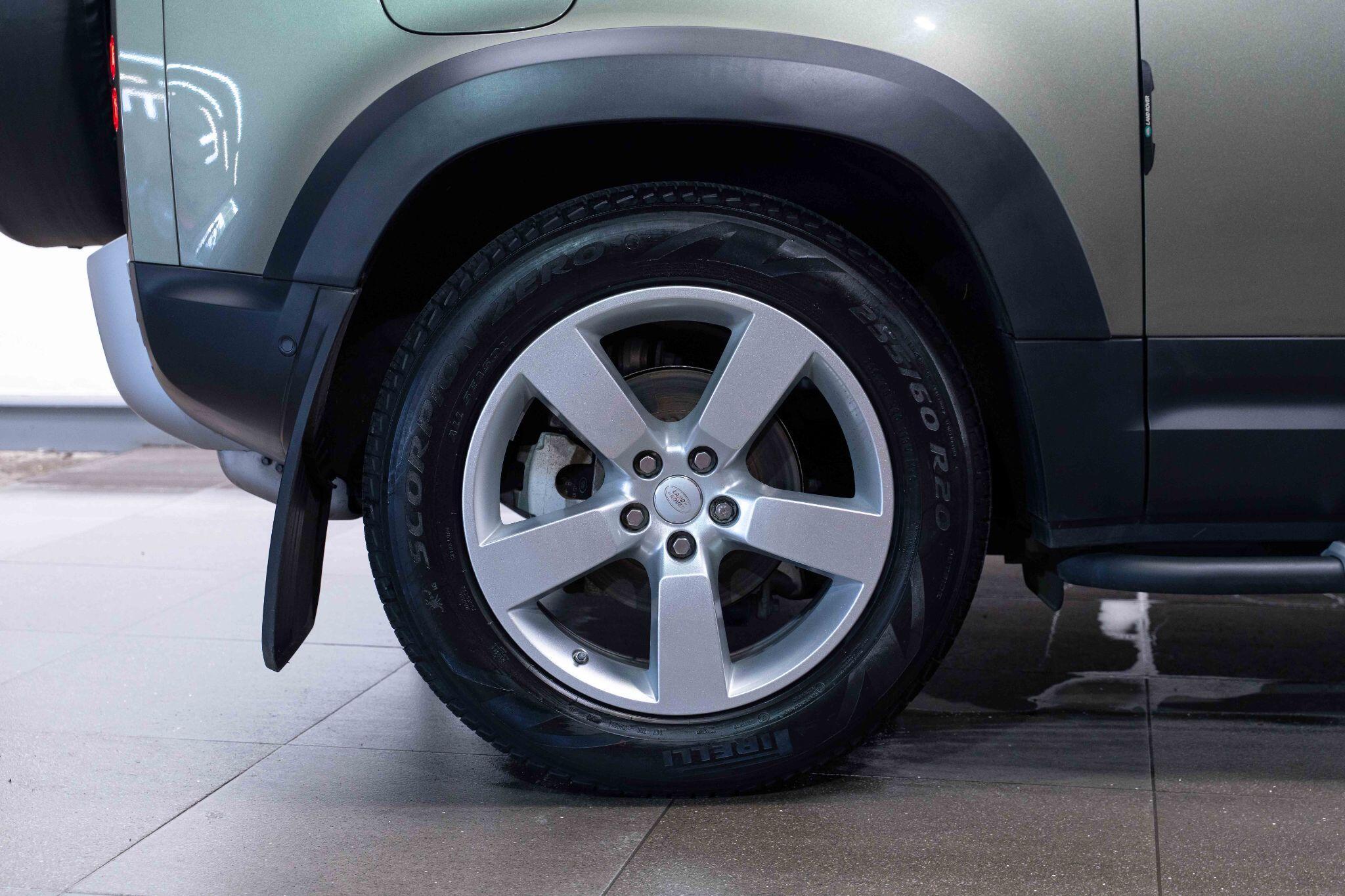 Land Rover Defender 90 - Image 15