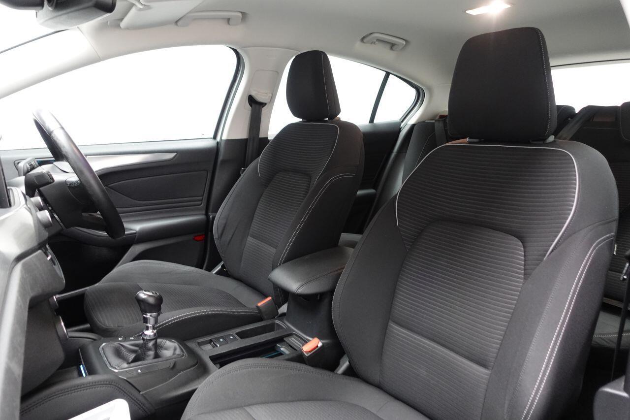 Ford Focus - Image 26