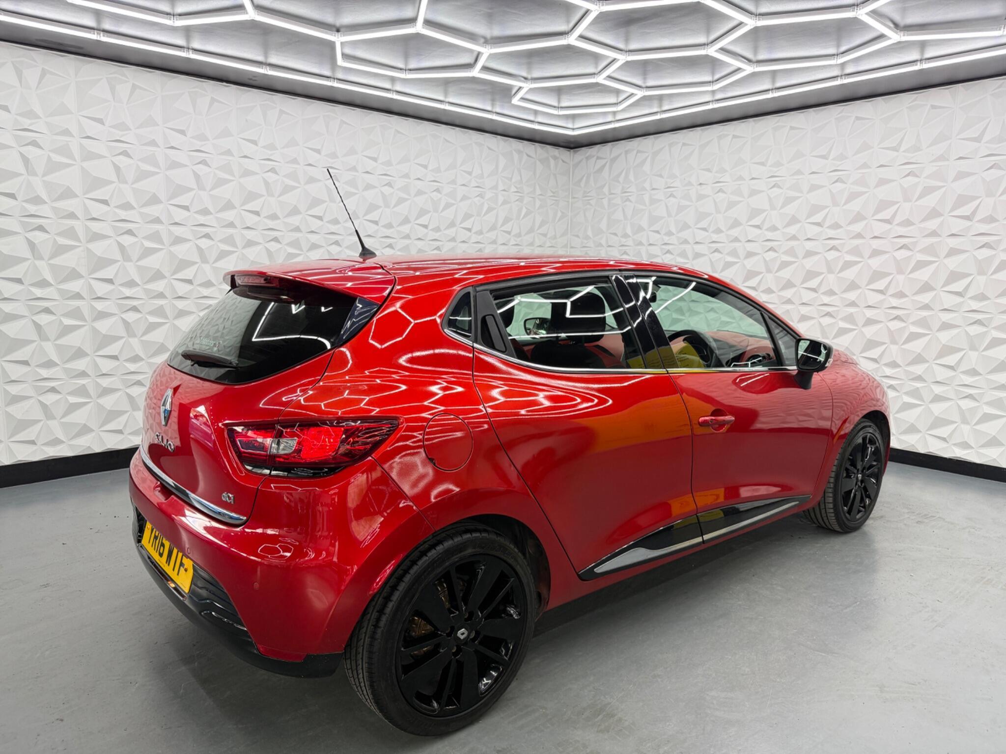 Renault Clio - Image 13