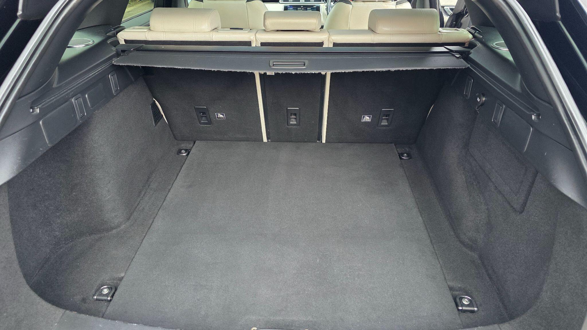 Land Rover Range Rover Velar - Image 55