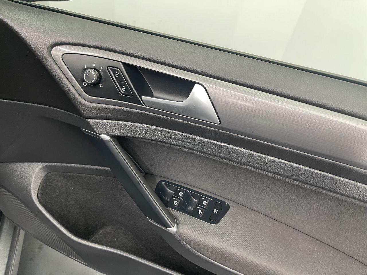 Volkswagen Golf - Image 18