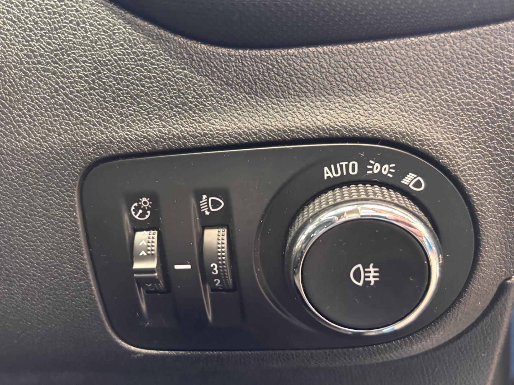 Vauxhall Crossland X - Image 16