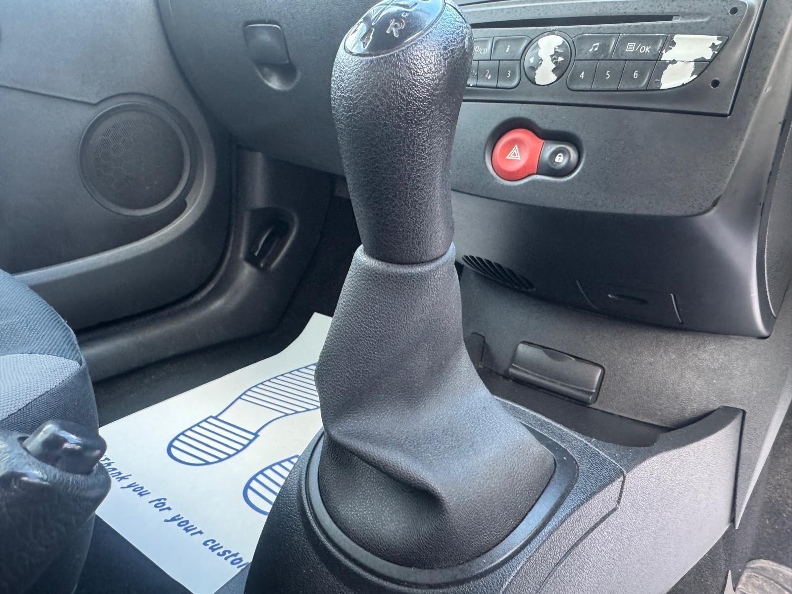 Renault Clio - Image 21