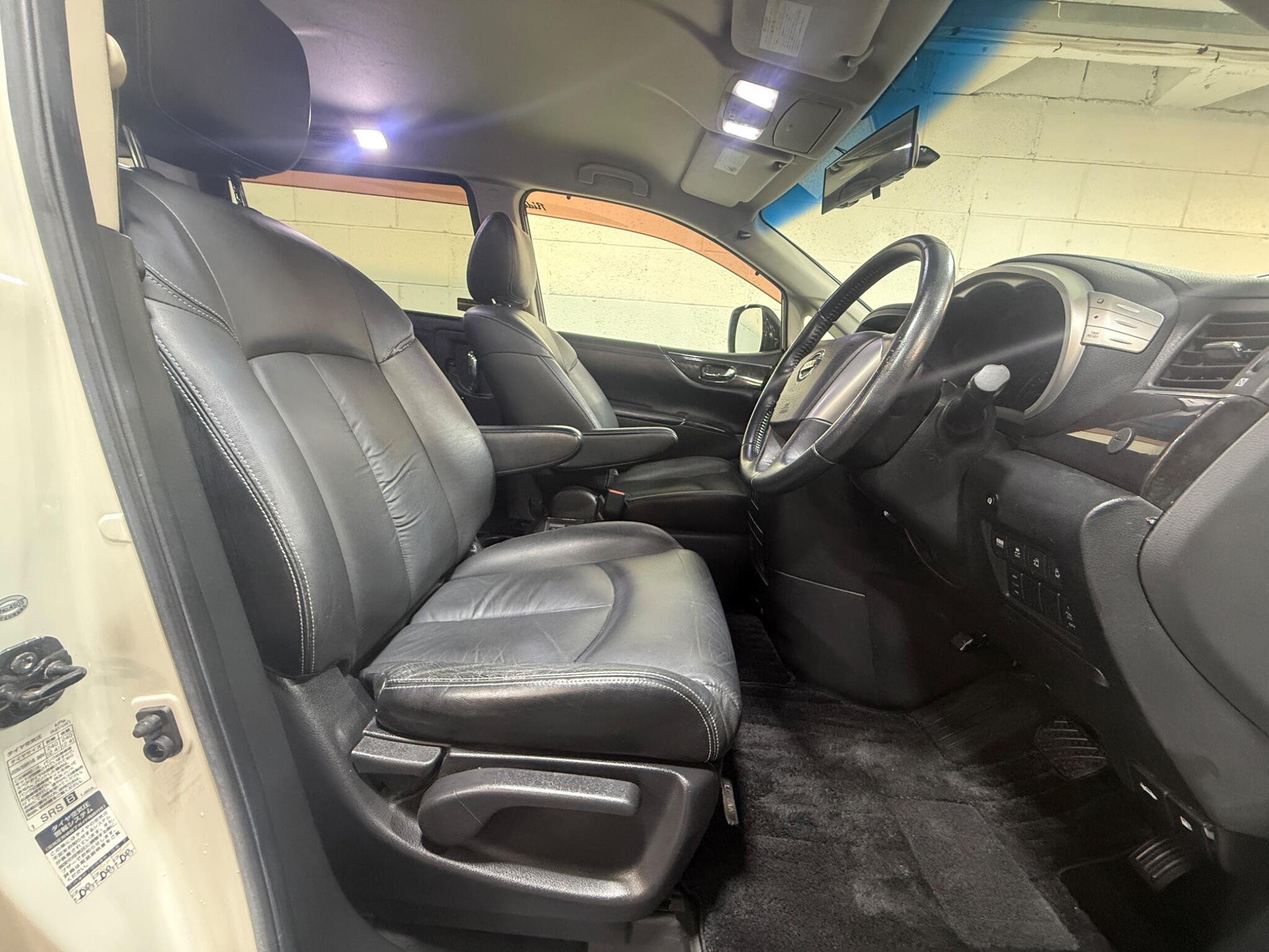 Nissan Elgrand - Image 8