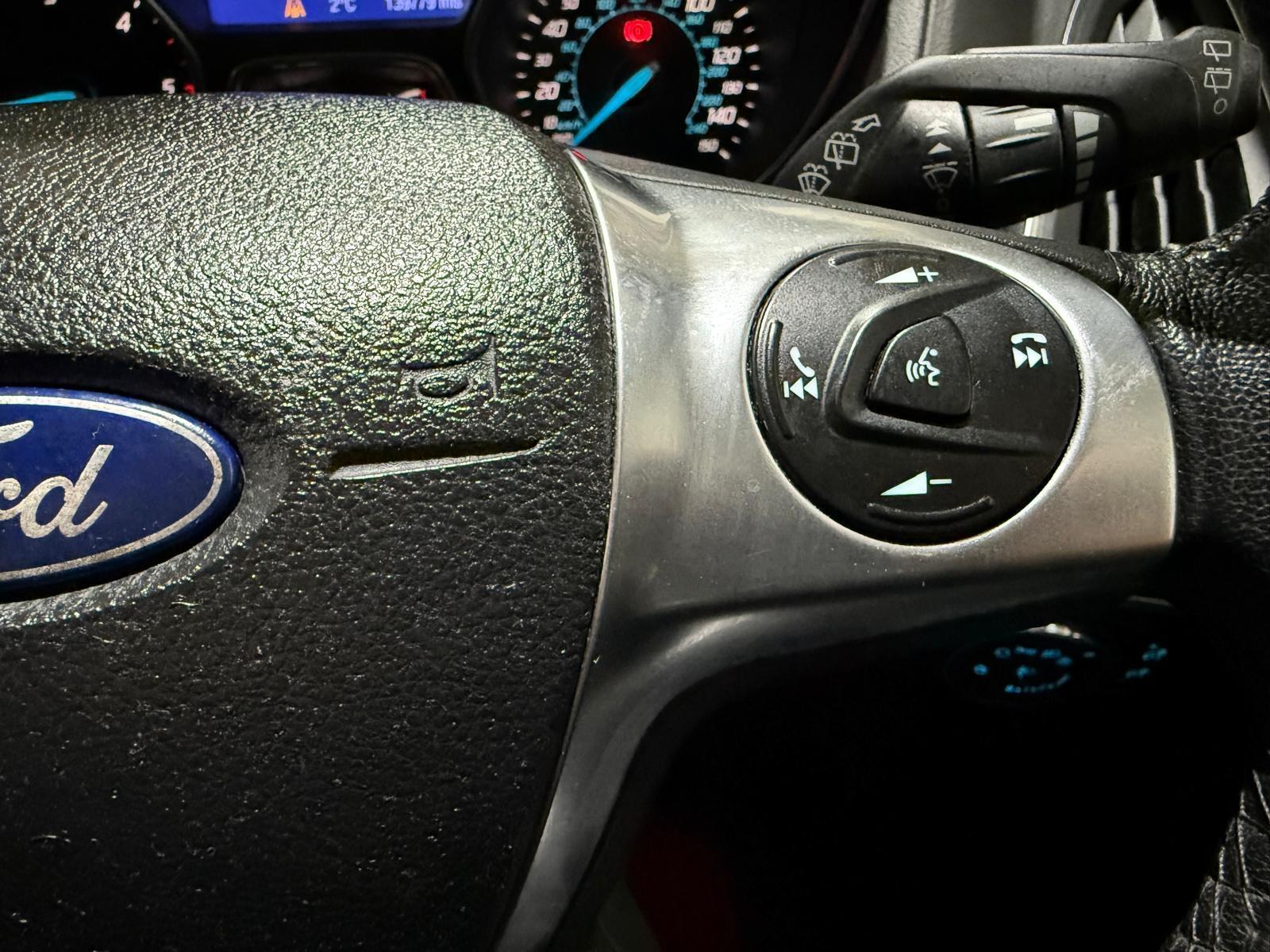 Ford Focus - Image 44