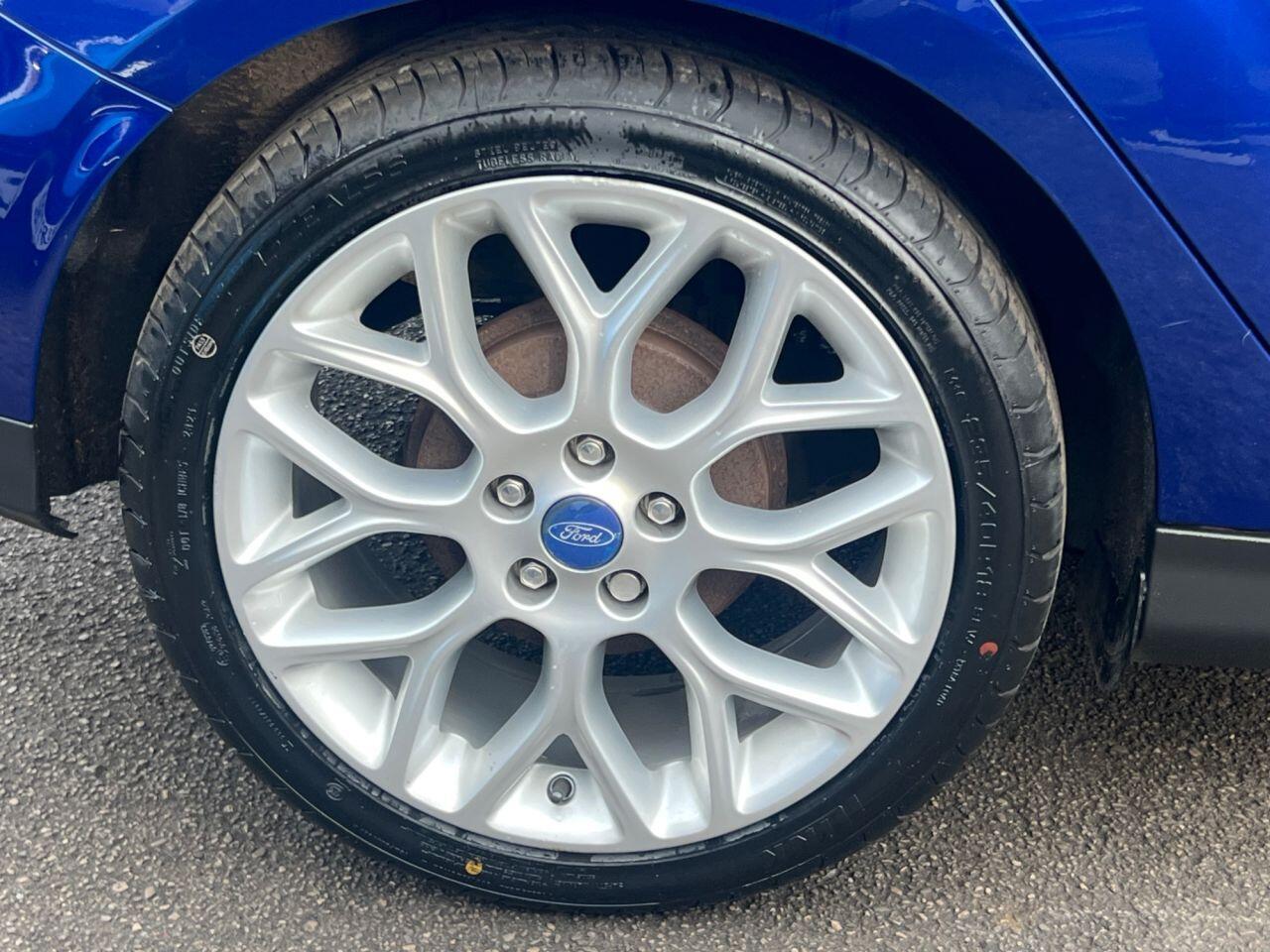 Ford Focus - Image 32