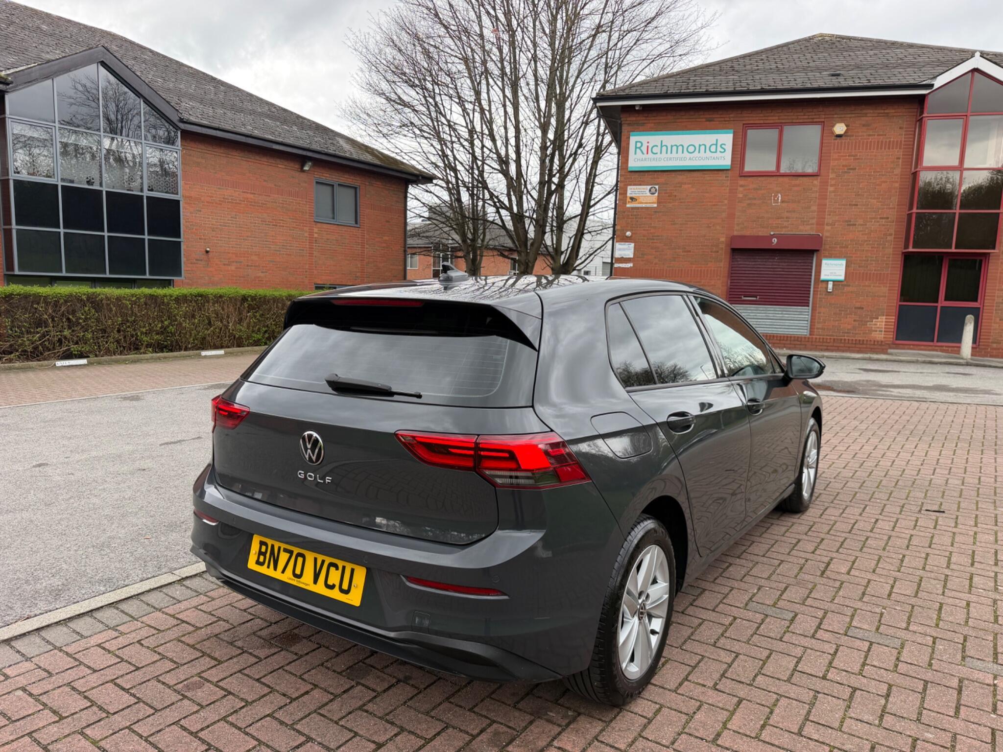 Volkswagen Golf - Image 17