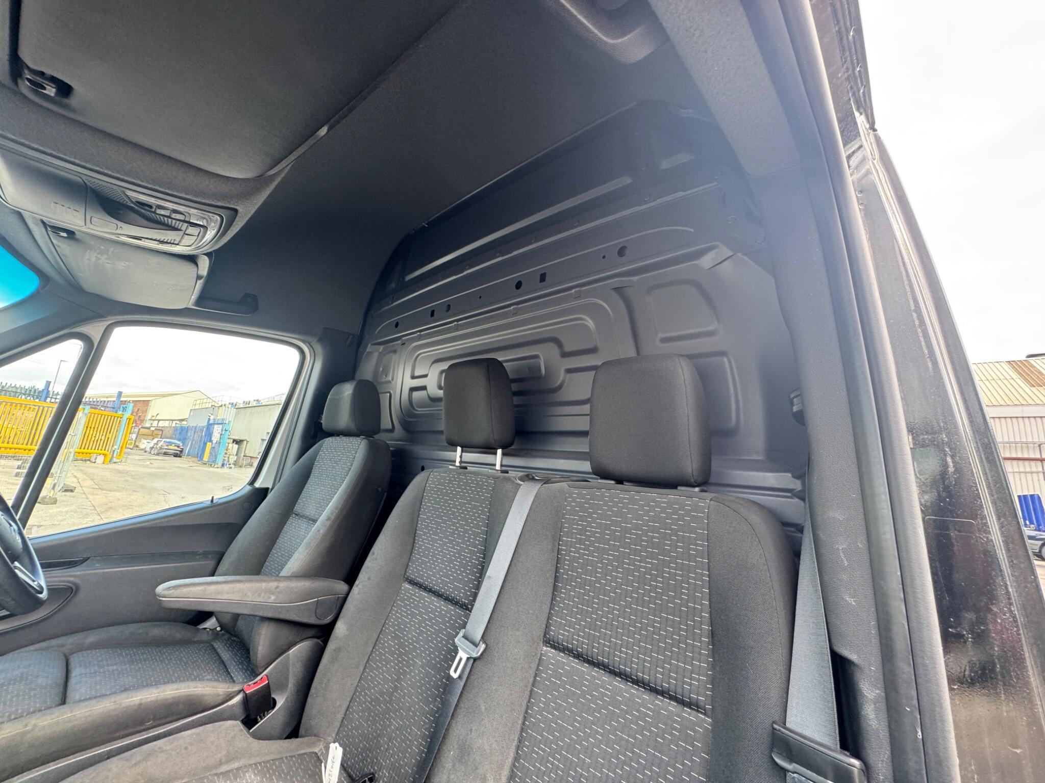 Mercedes Sprinter - Image 12