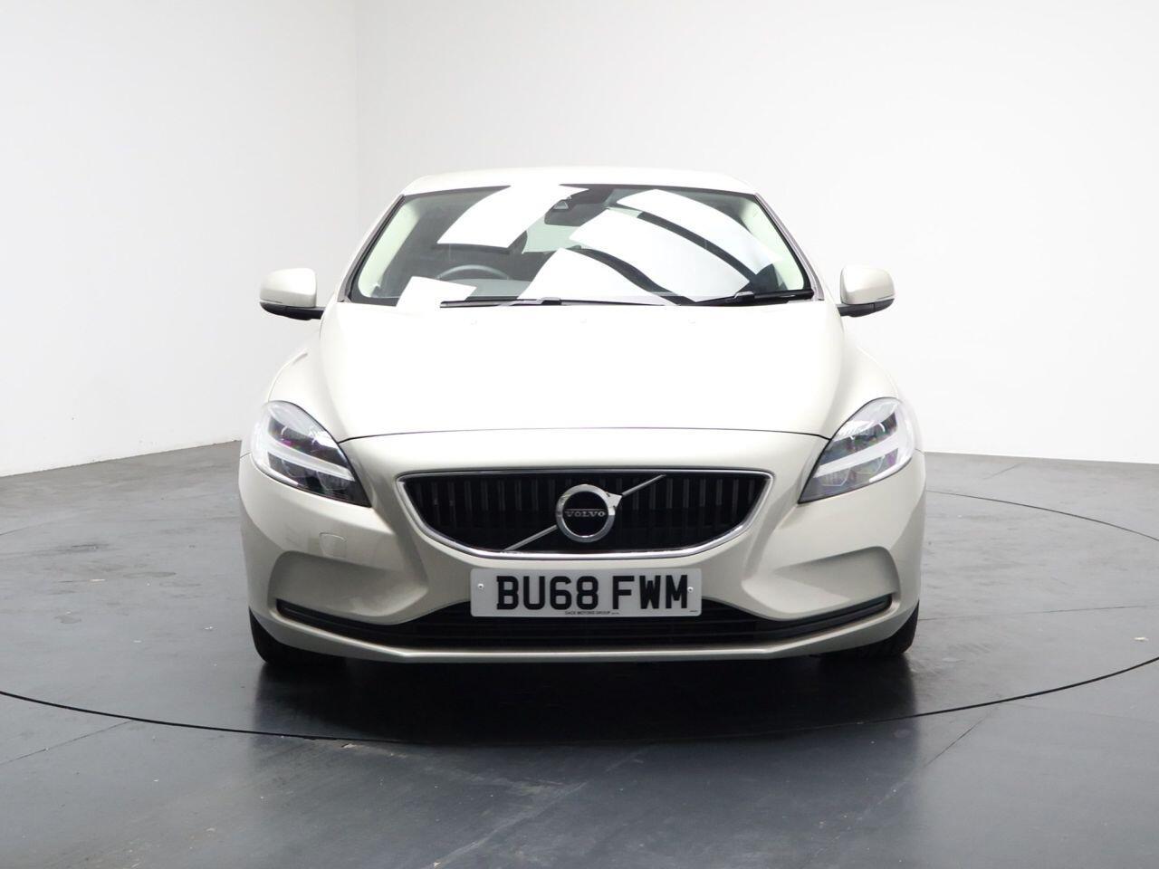 Volvo V40 - Image 5