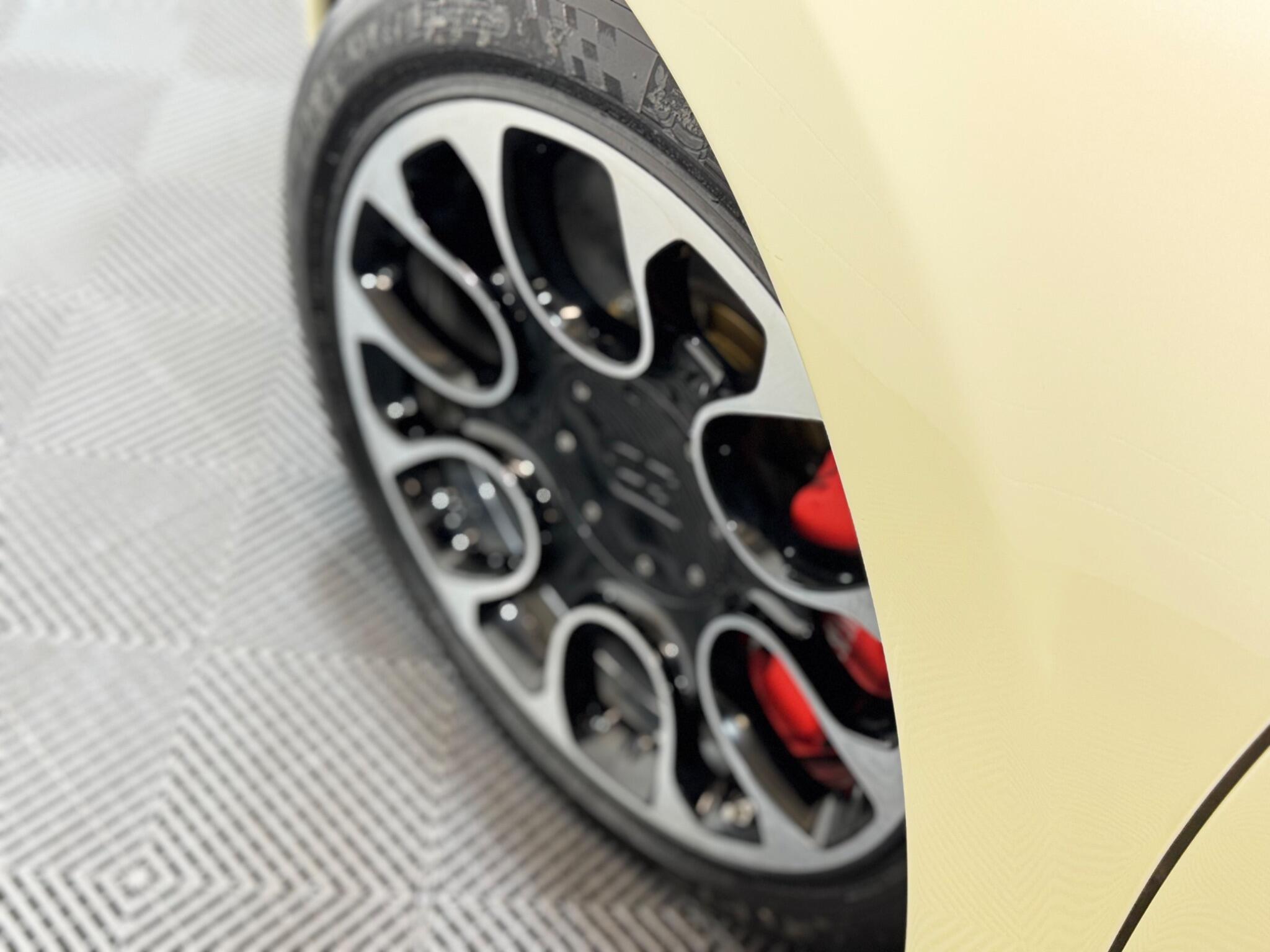 Bugatti Veyron - Image 16