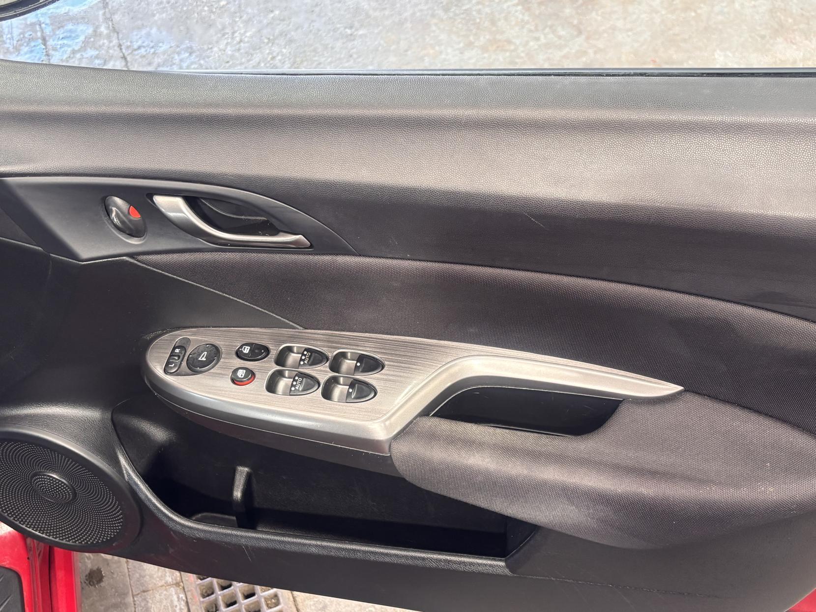 Honda Civic - Image 13