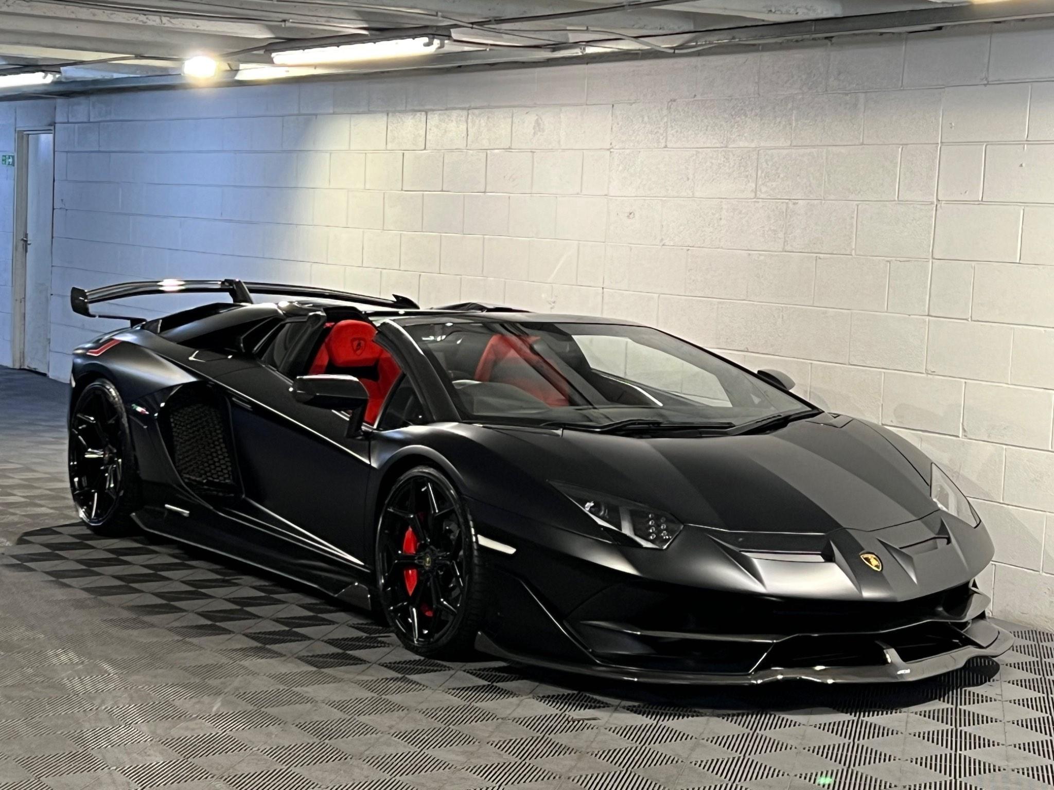 Lamborghini Aventador - Image 2