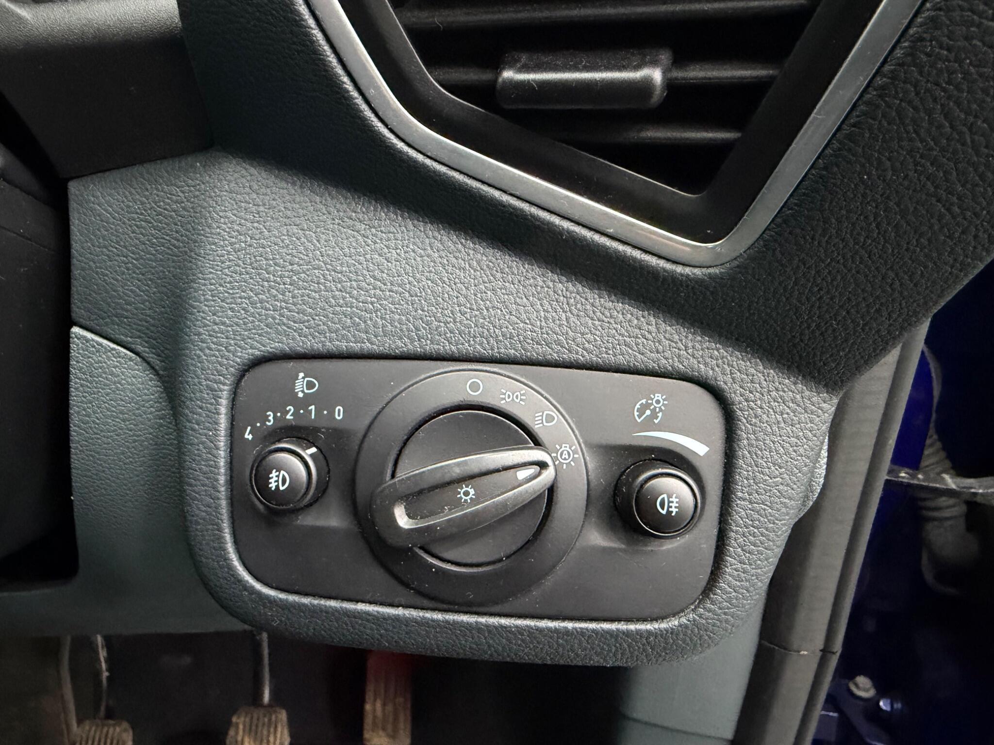 Ford C-MAX - Image 13