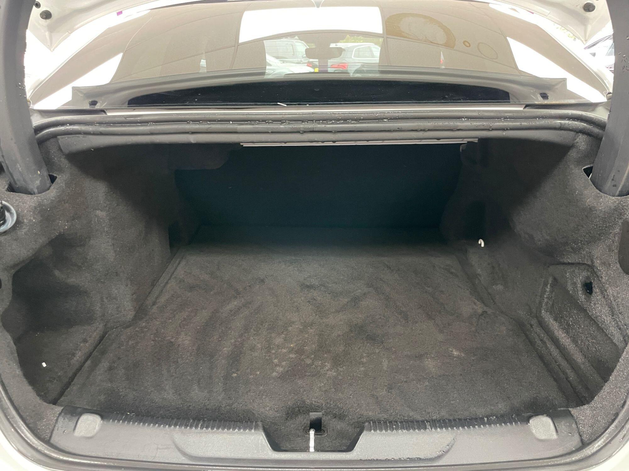 Jaguar XE - Image 17