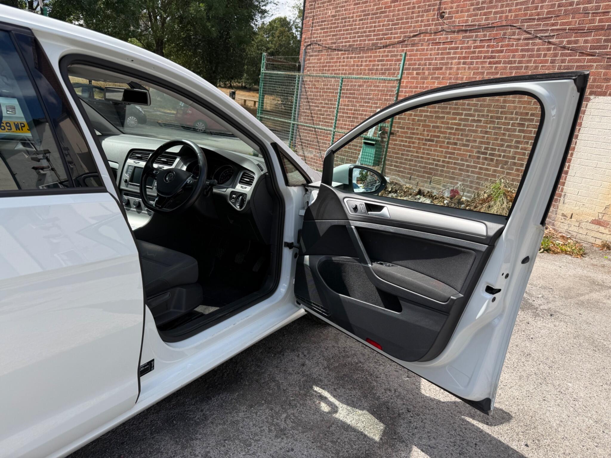 Volkswagen Golf - Image 15