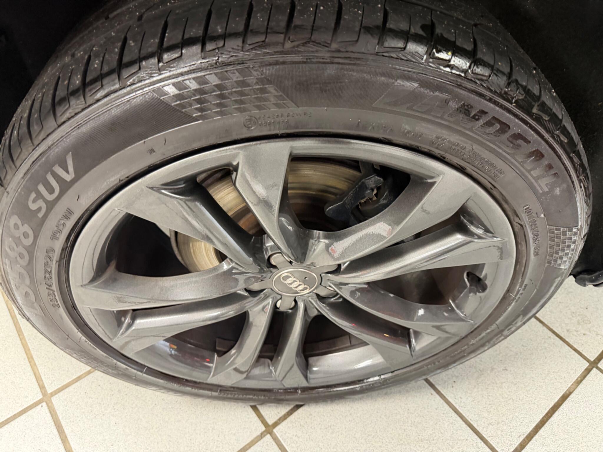 Audi SQ5 - Image 27