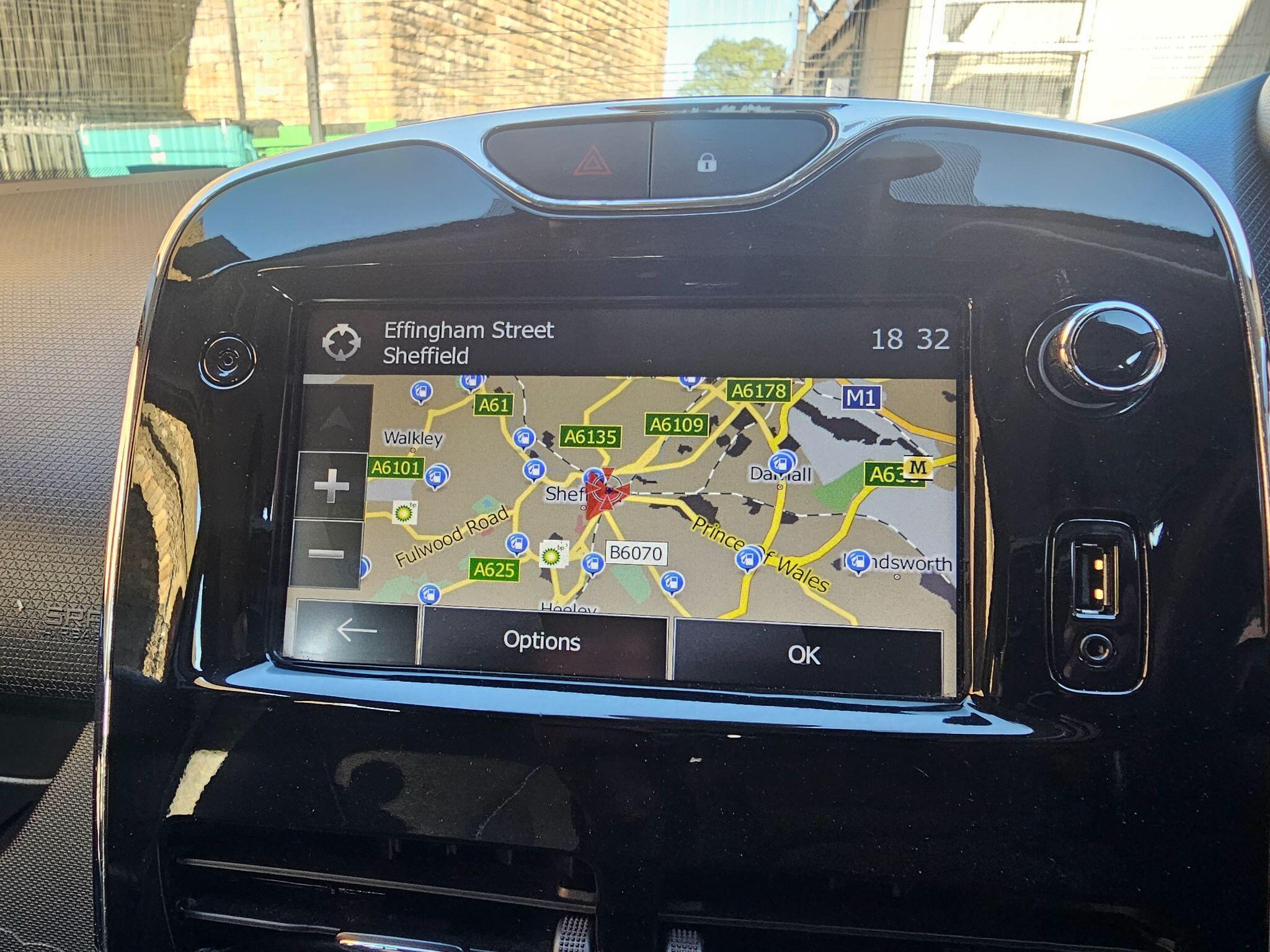 Renault Clio - Image 26