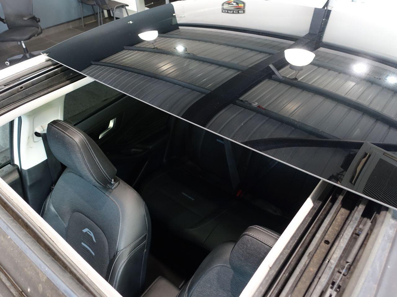 Ford Focus - Image 11