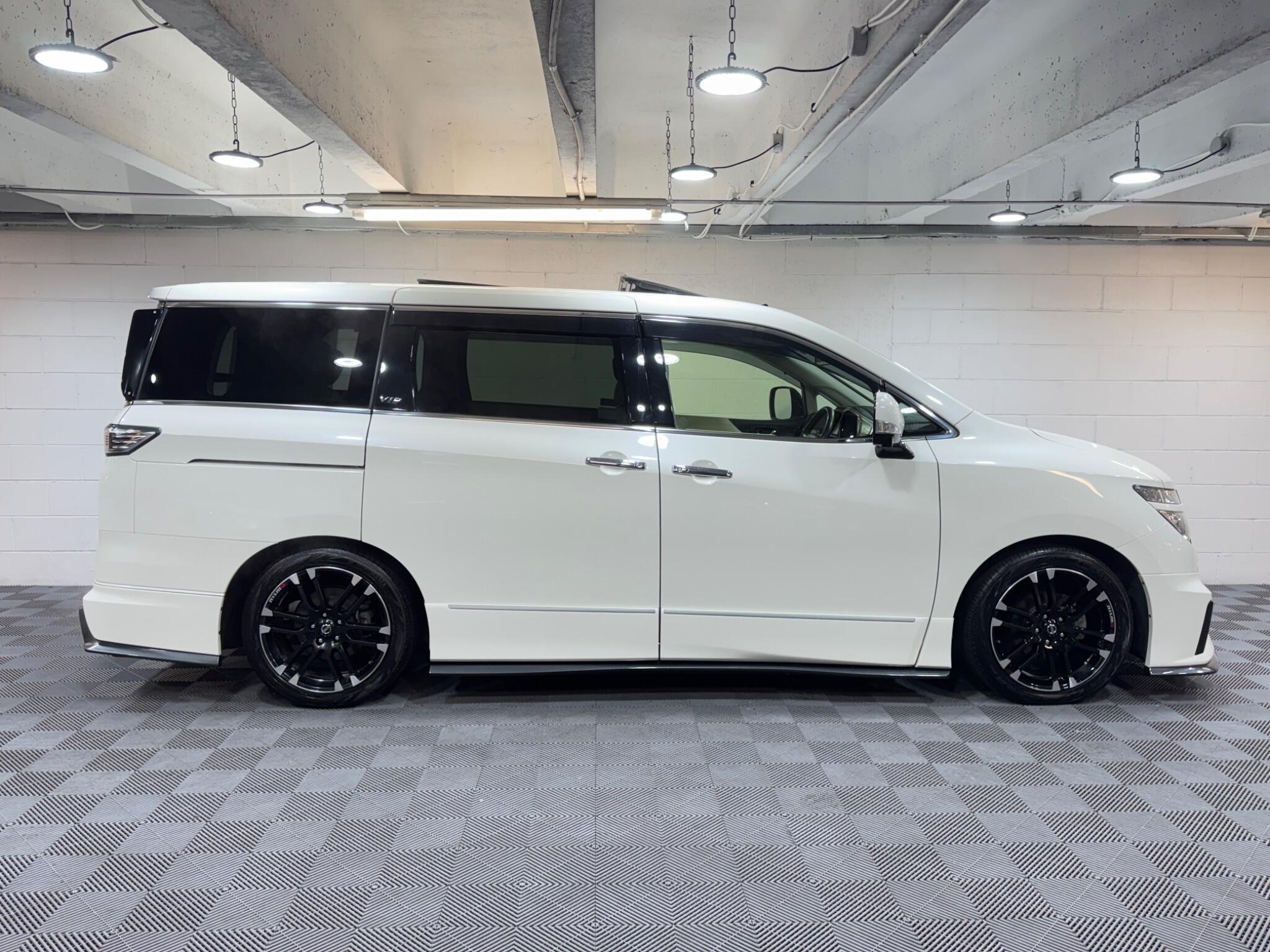 Nissan Elgrand - Image 5
