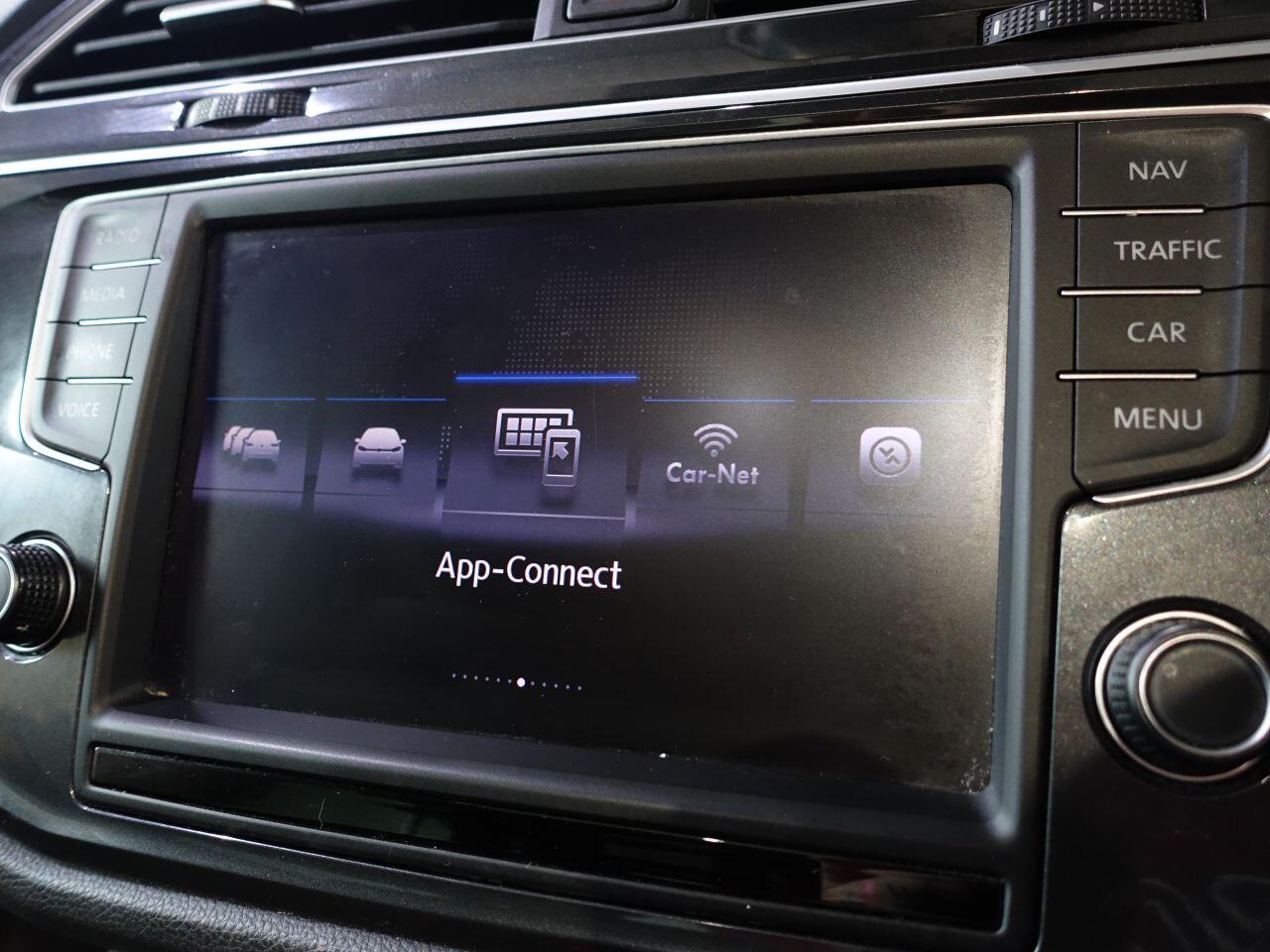 Volkswagen Tiguan - Image 36