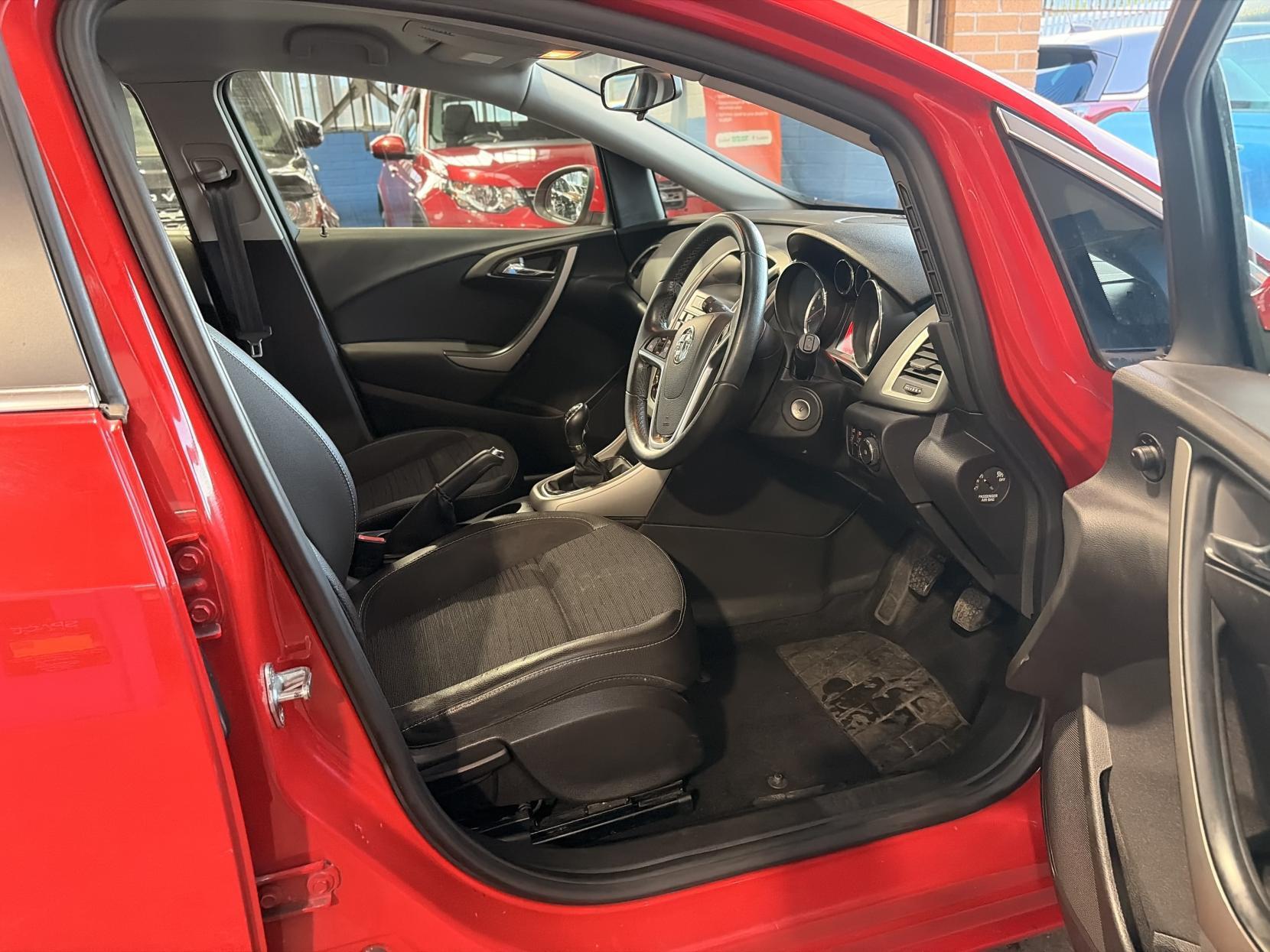 Vauxhall Astra - Image 20