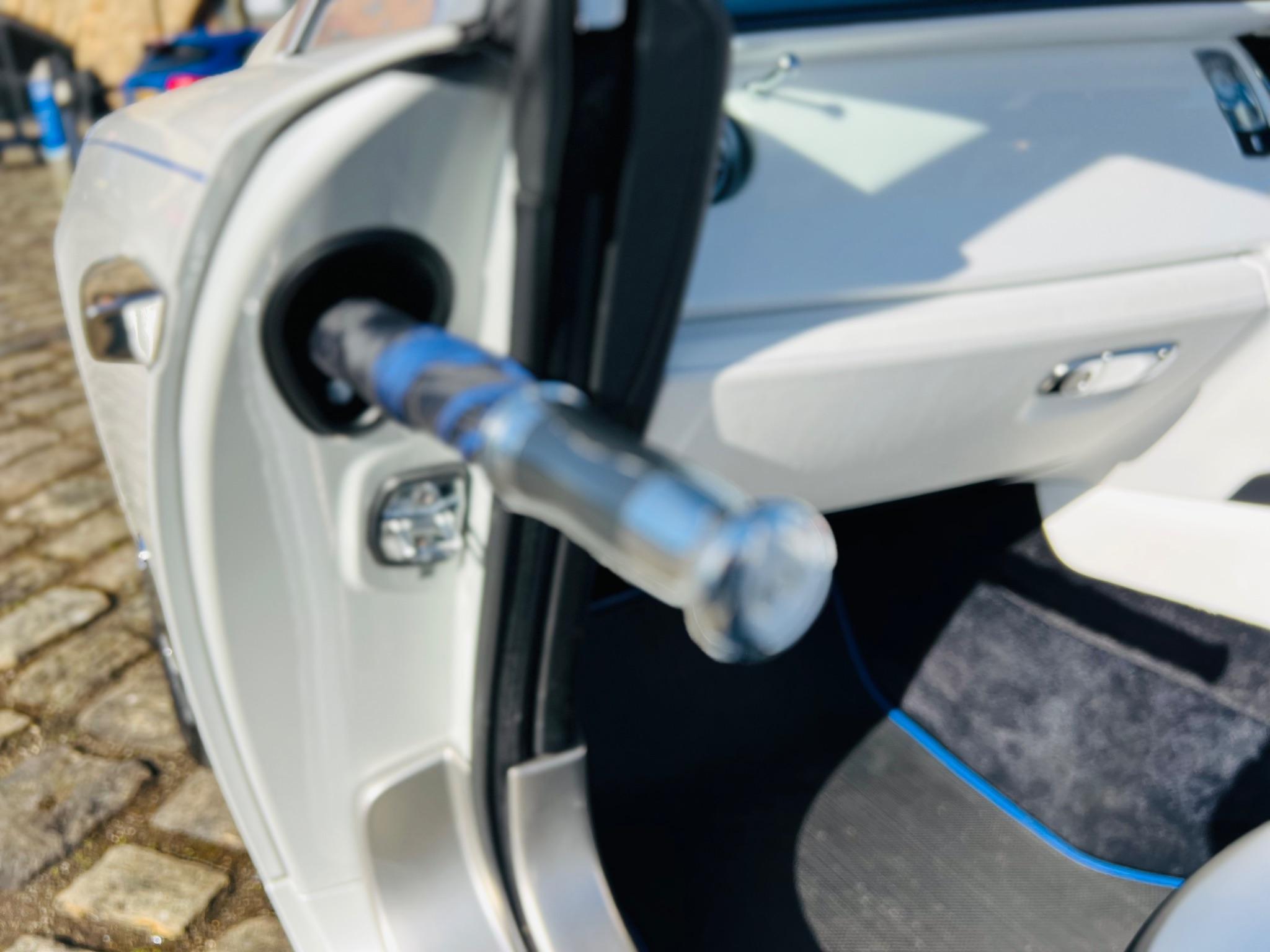 Rolls-Royce Dawn - Image 63