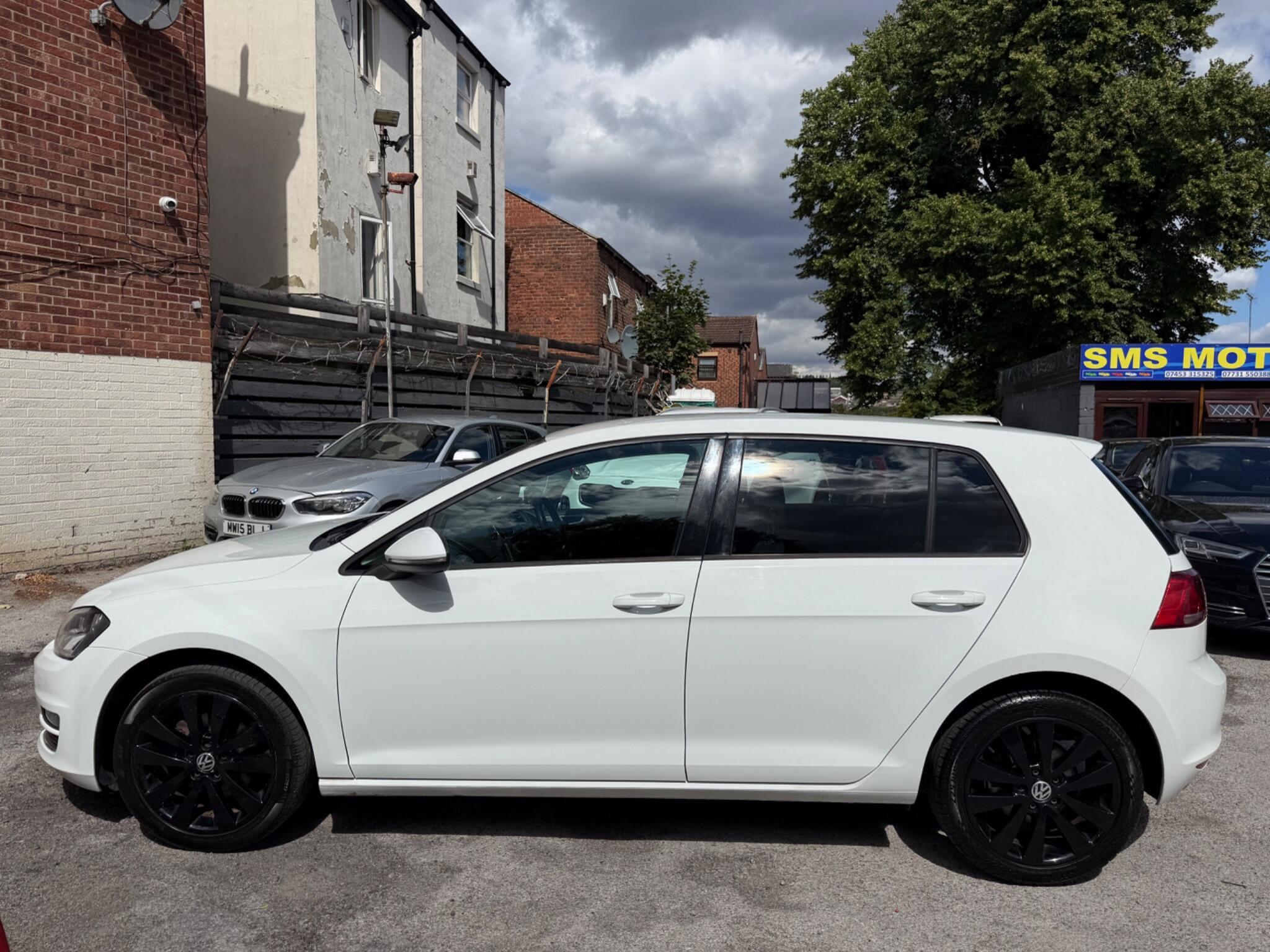 Volkswagen Golf - Image 4