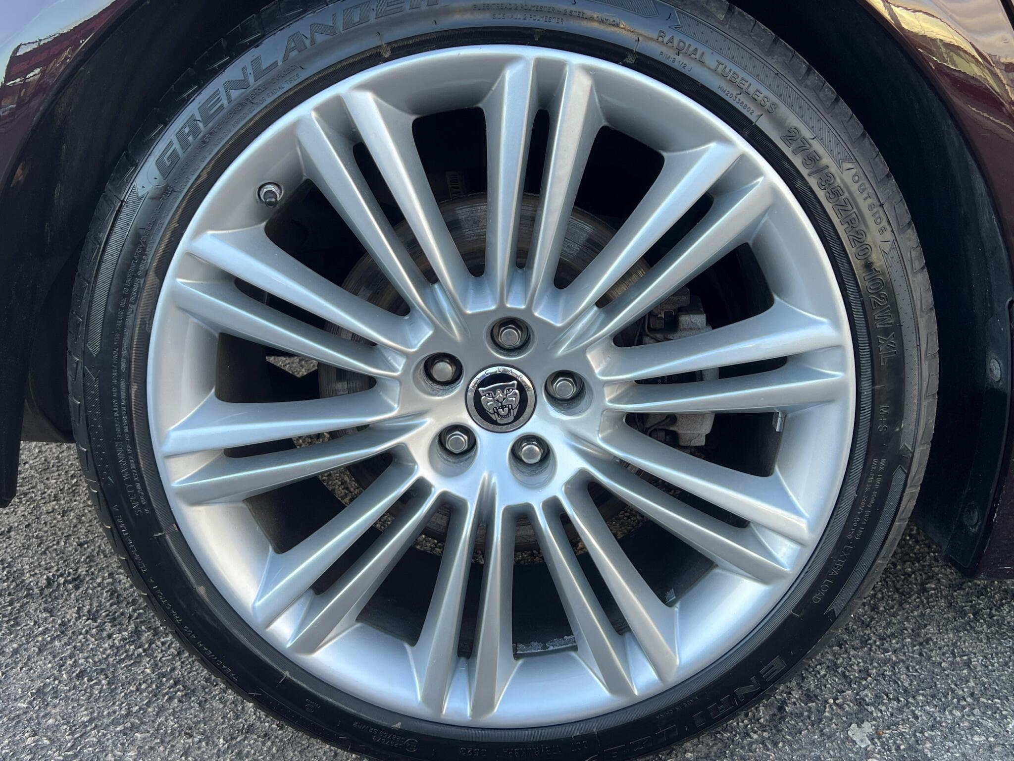 Jaguar XJ - Image 15