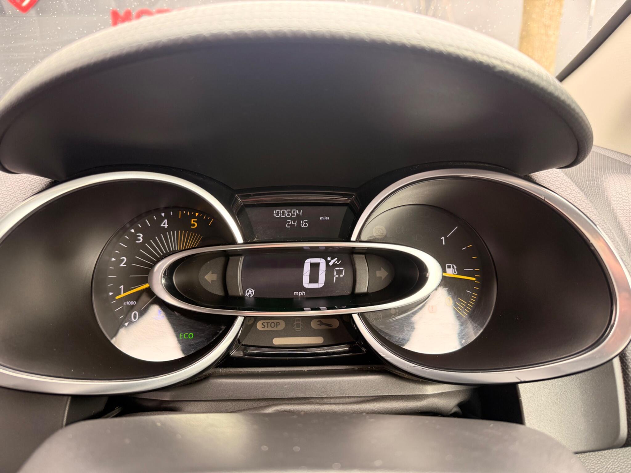 Renault Clio - Image 43