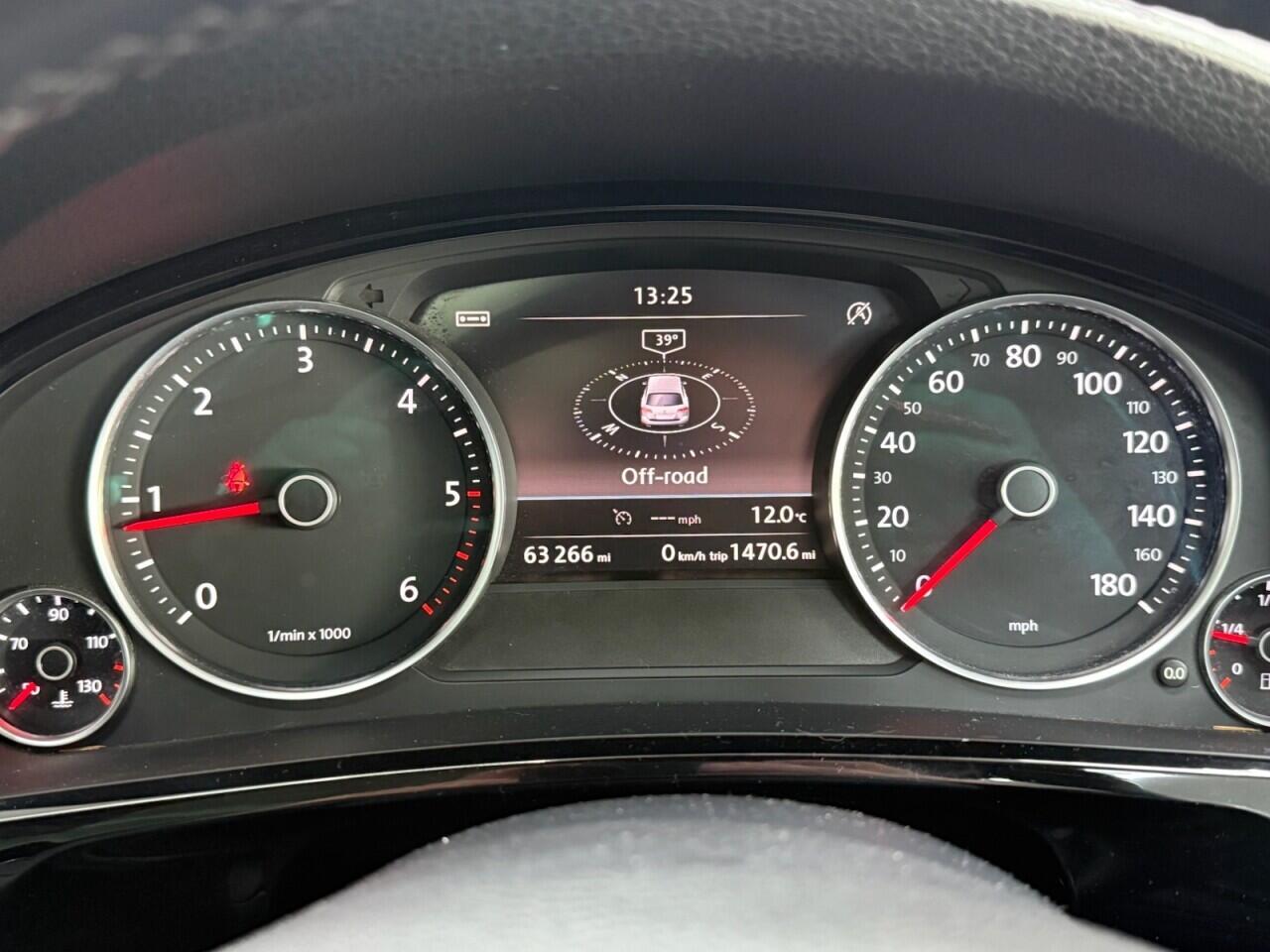 Volkswagen Touareg - Image 19