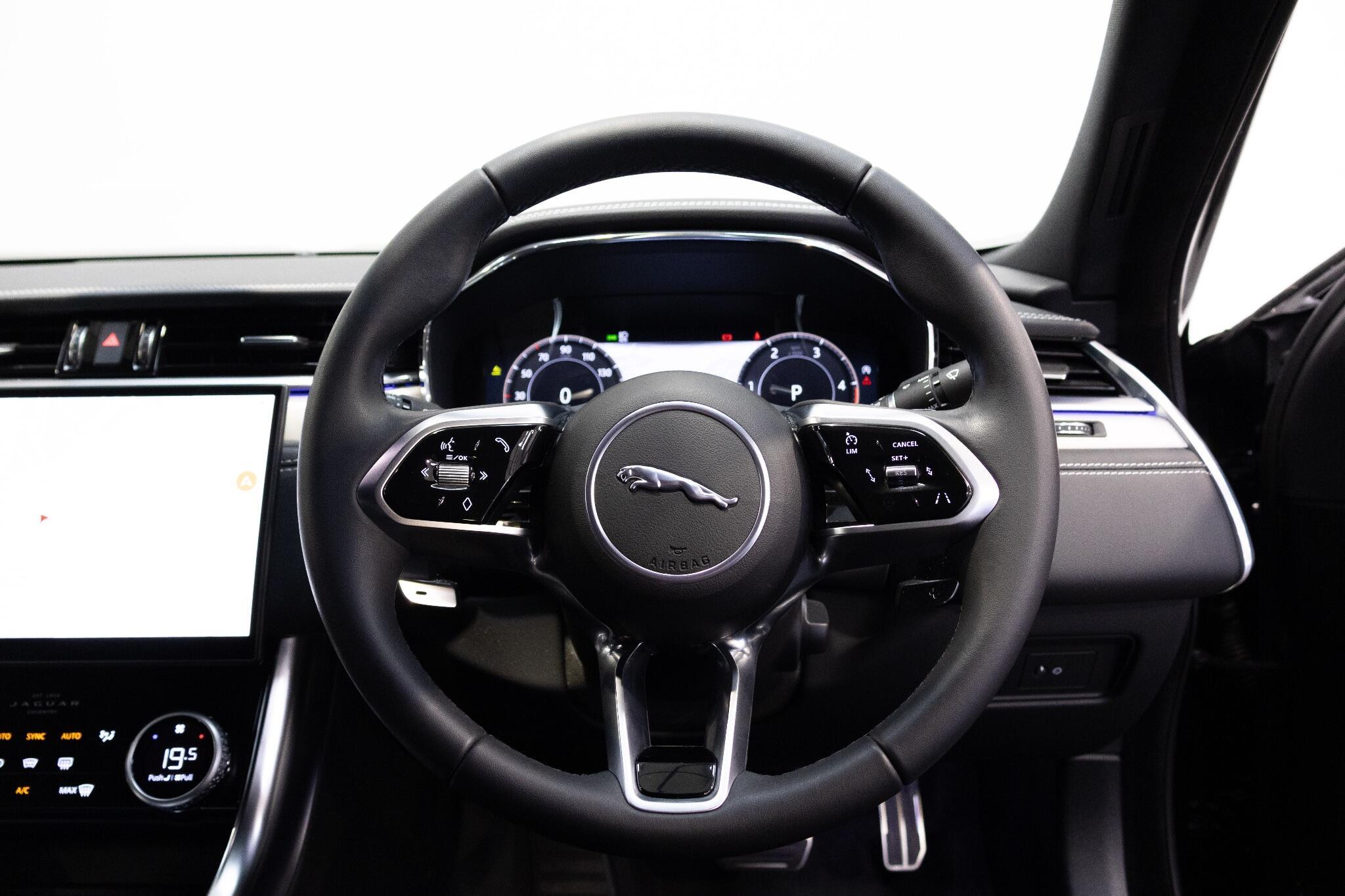 Jaguar XF - Image 11