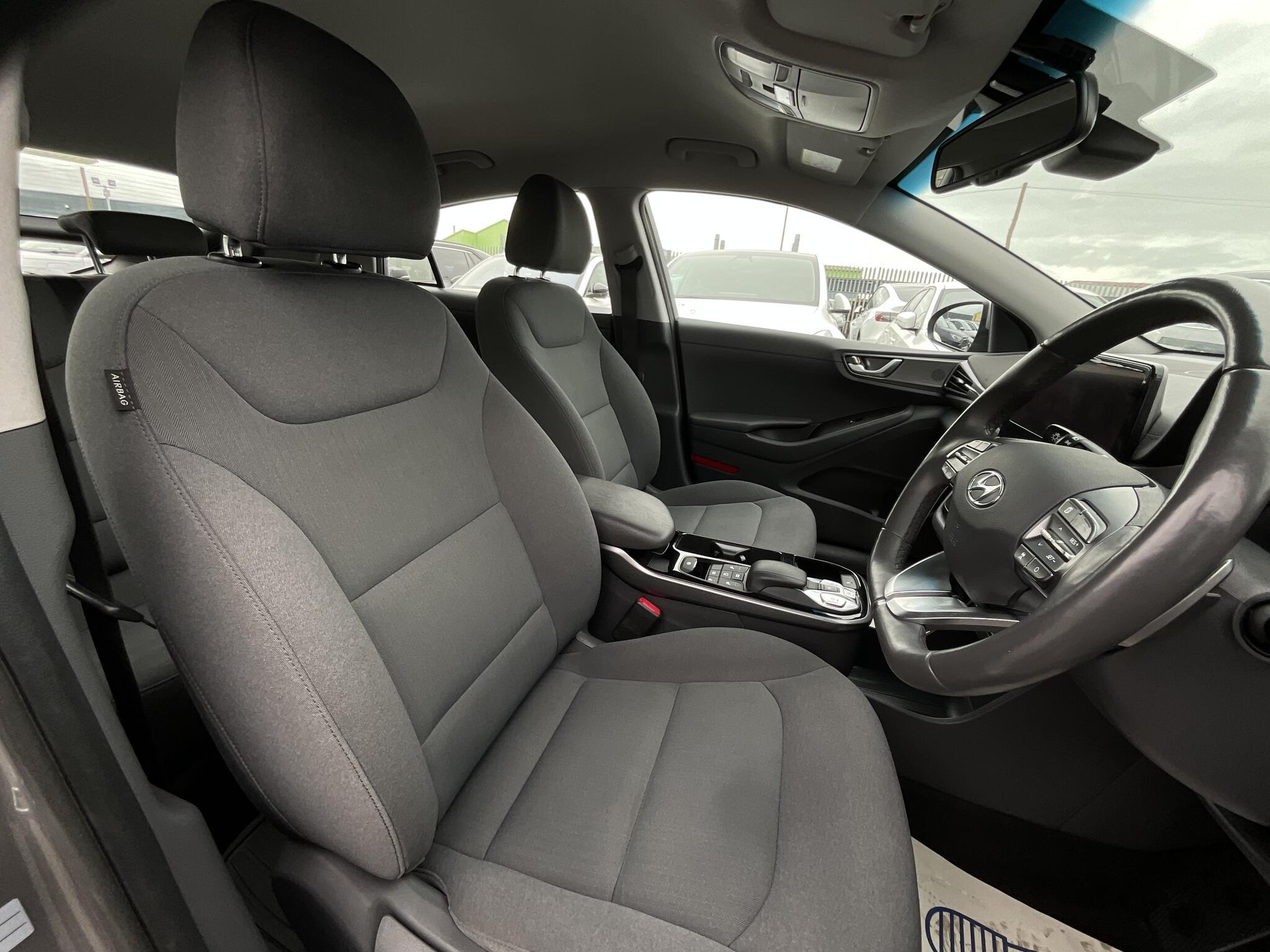 Hyundai Ioniq - Image 9