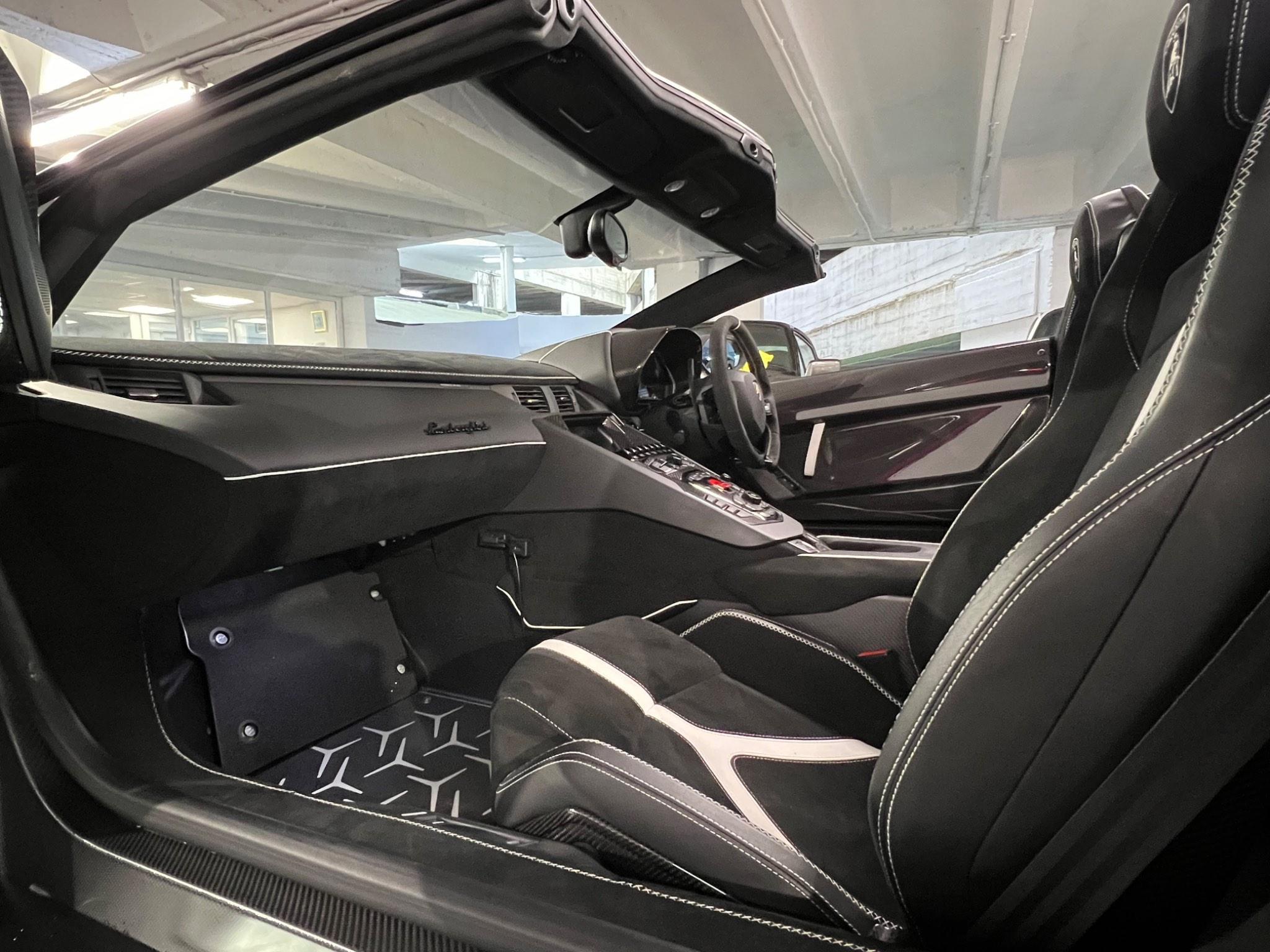 Lamborghini Aventador - Image 12