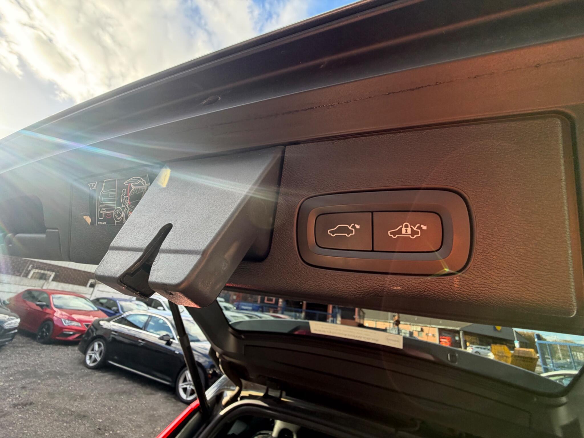 Volvo XC60 - Image 16
