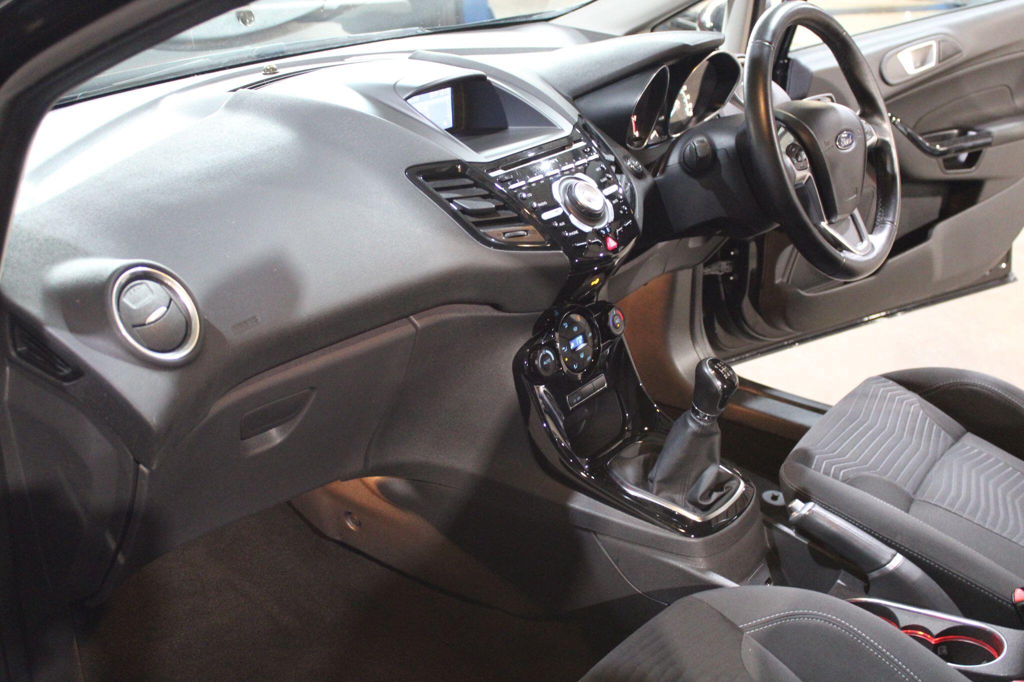 Ford Fiesta - Image 15
