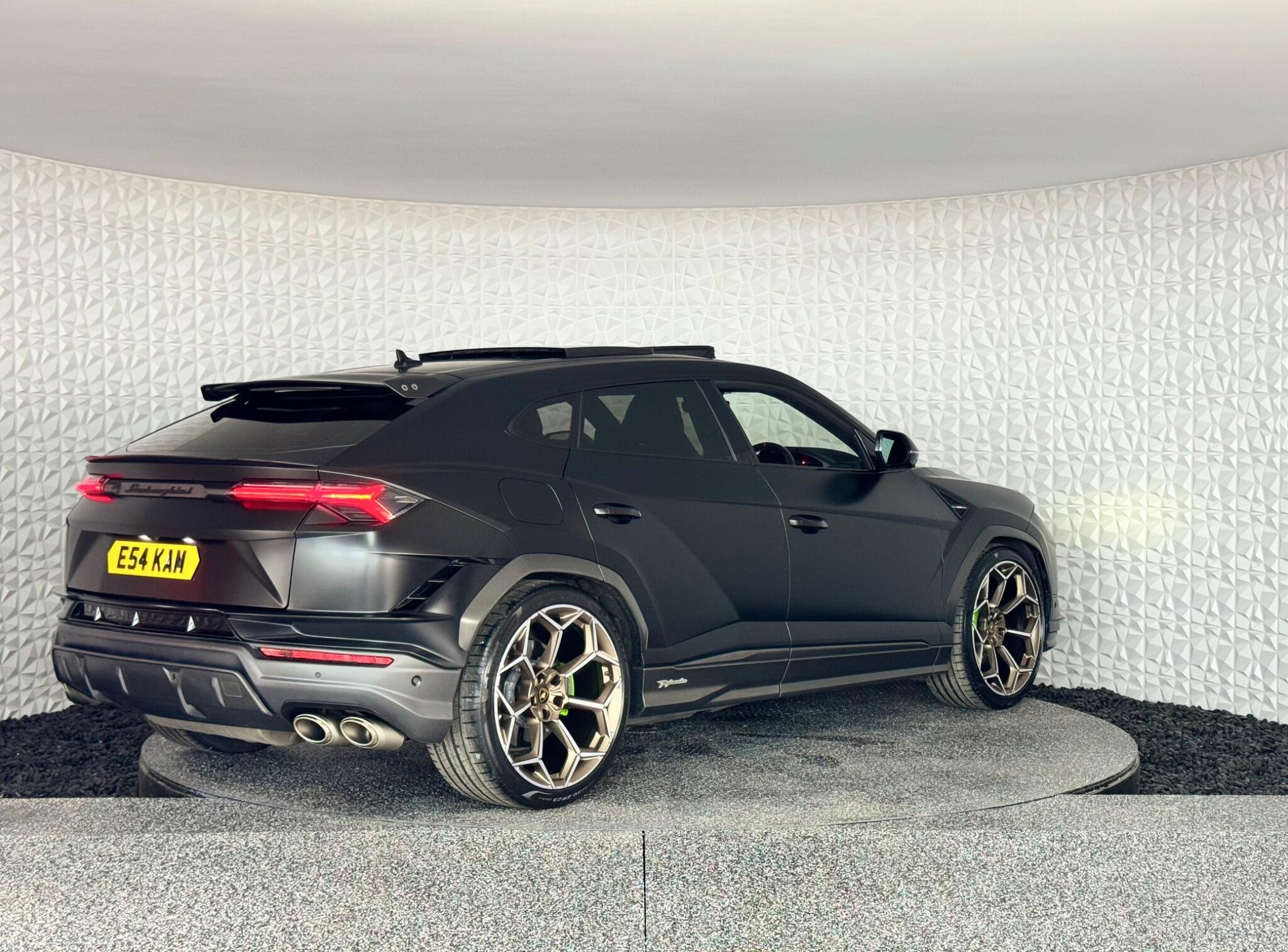 Lamborghini Urus - Image 11