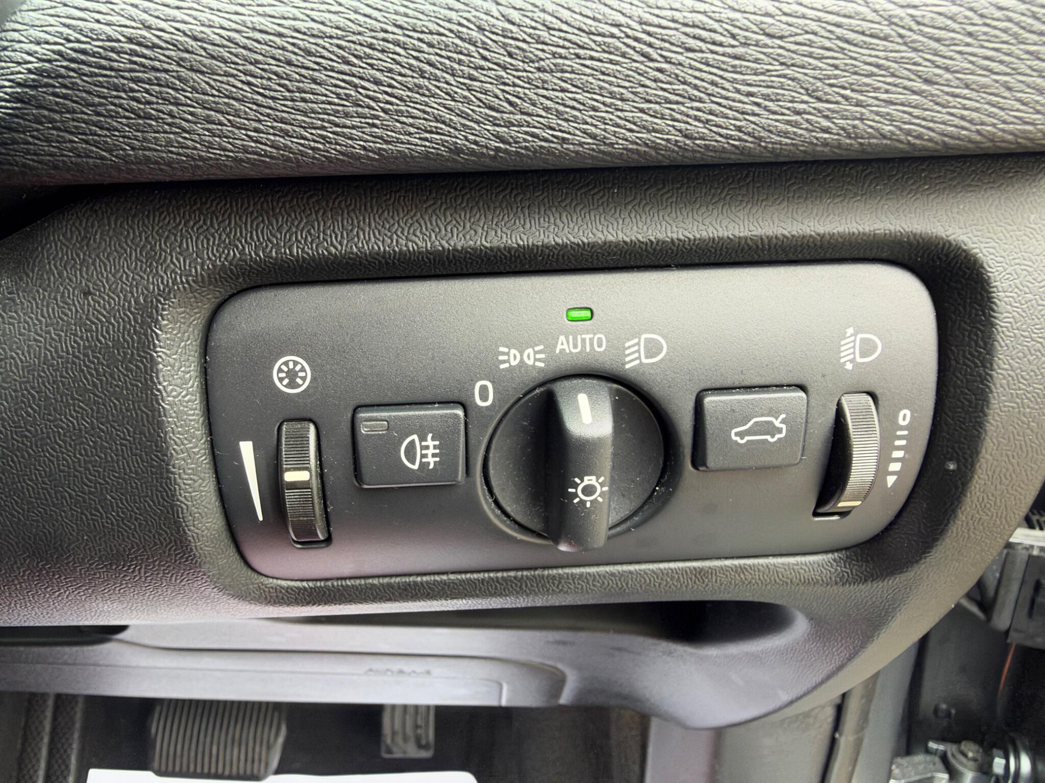 Volvo V40 - Image 19