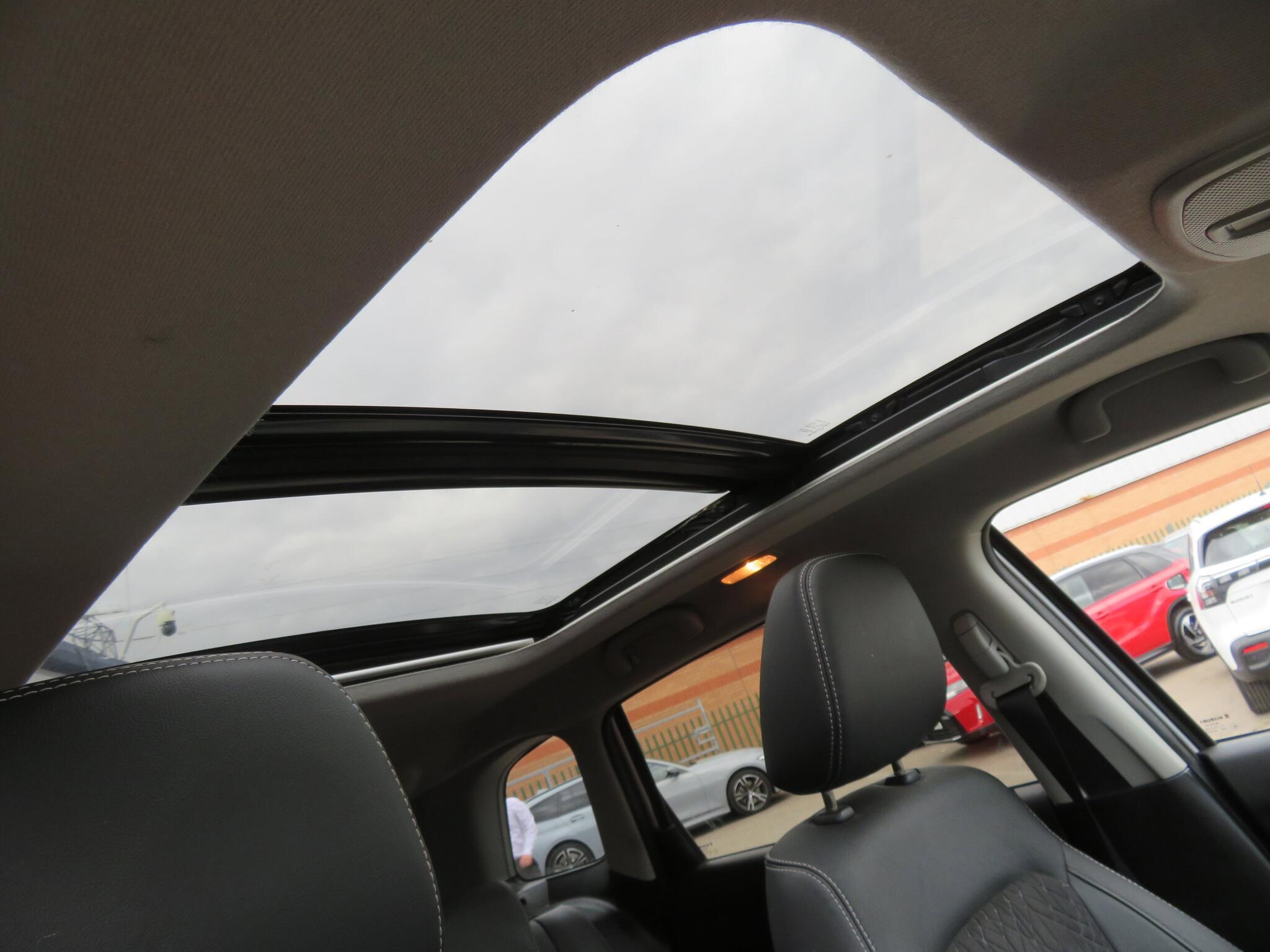 Suzuki Vitara - Image 17