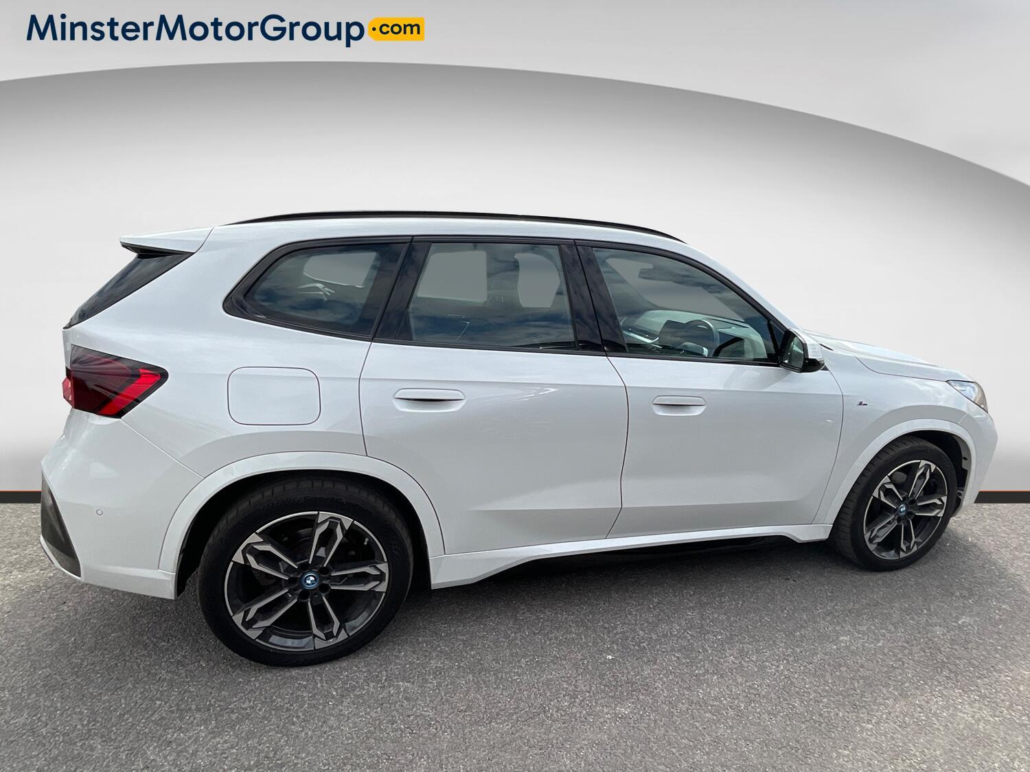 BMW iX1 - Image 2