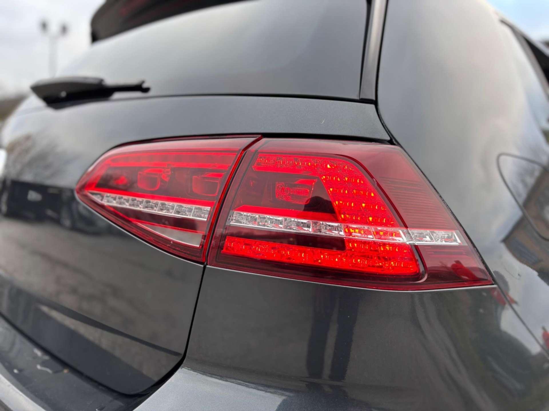 Volkswagen Golf - Image 18