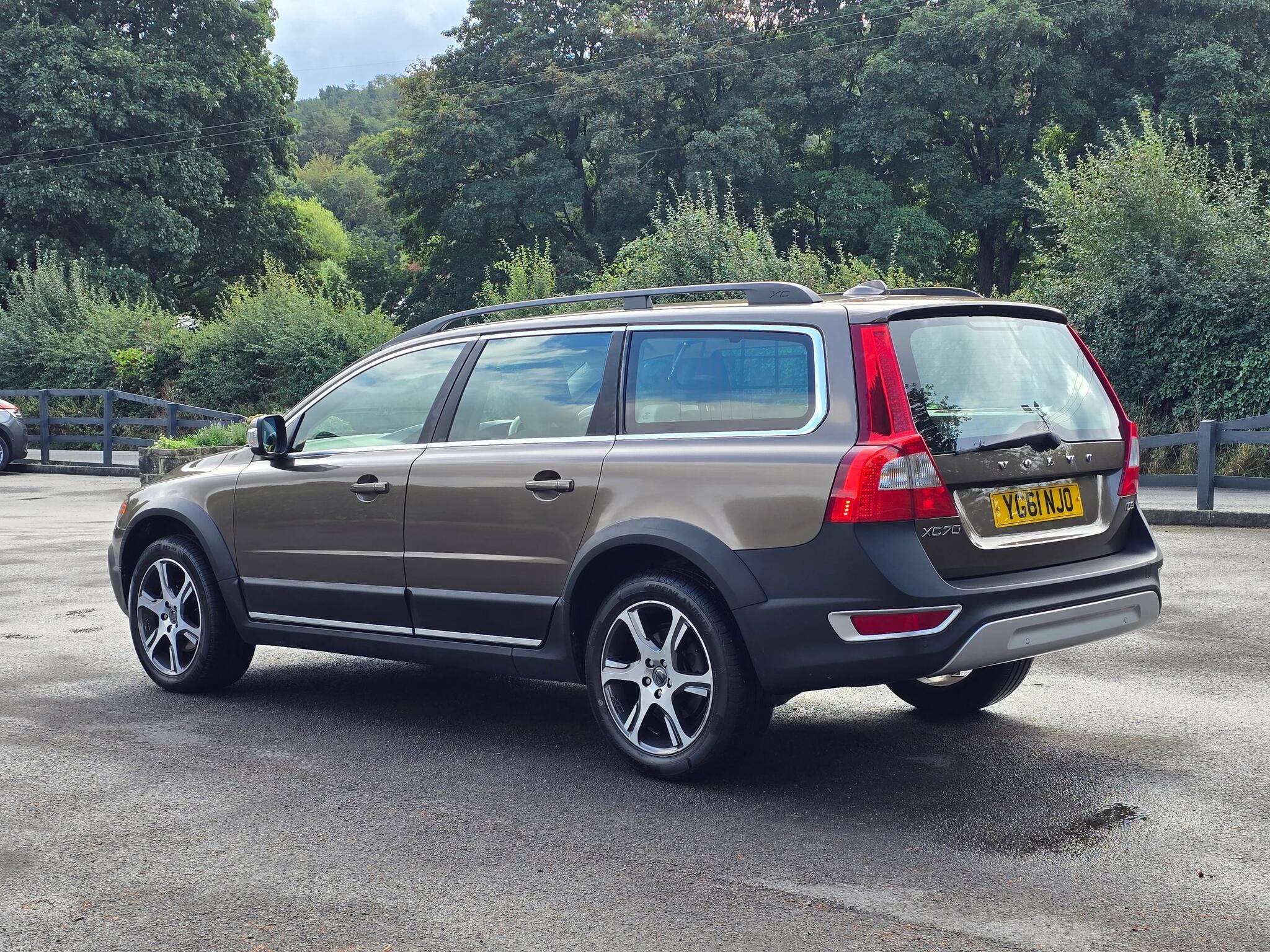 Volvo XC70 - Image 13