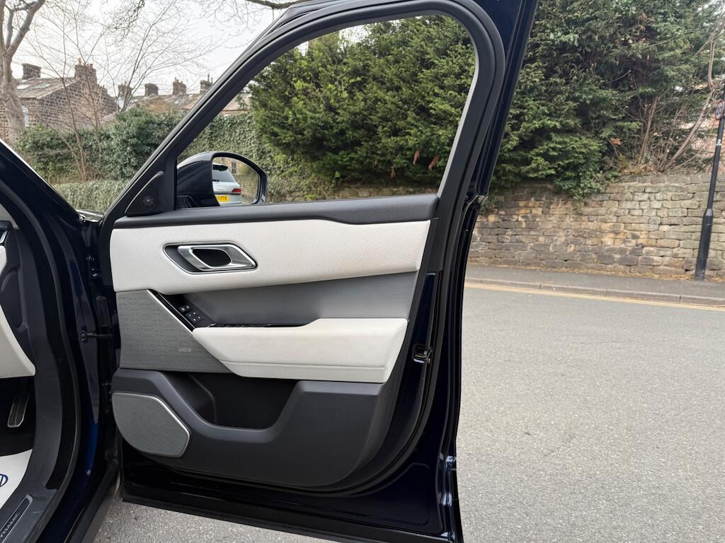 Land Rover Range Rover Velar - Image 19