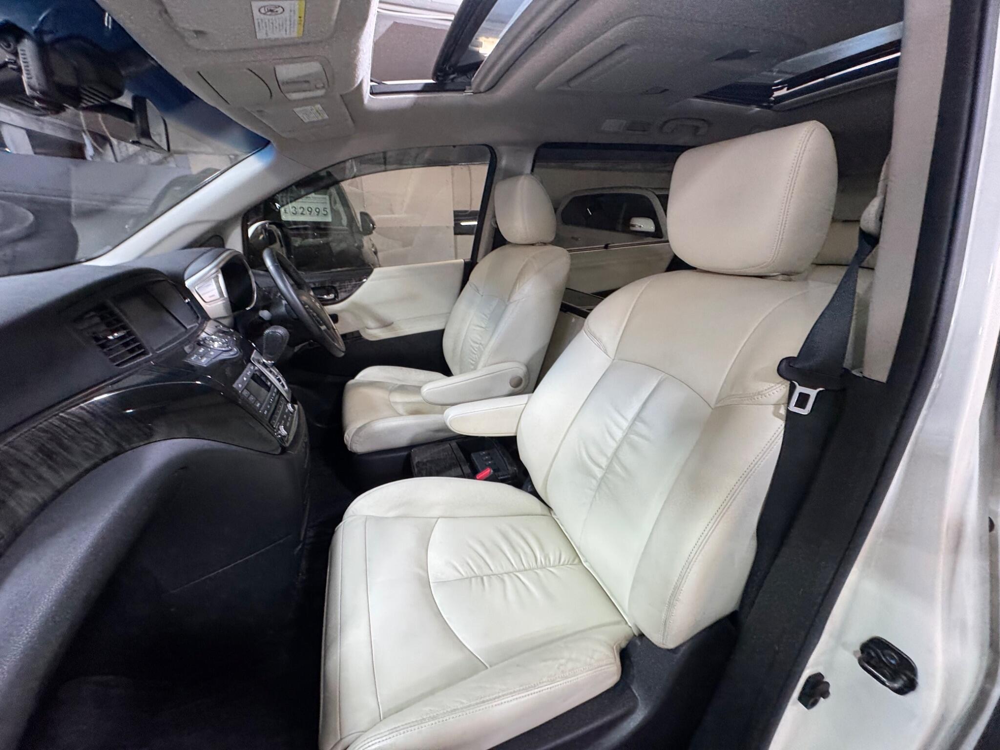 Nissan Elgrand - Image 10
