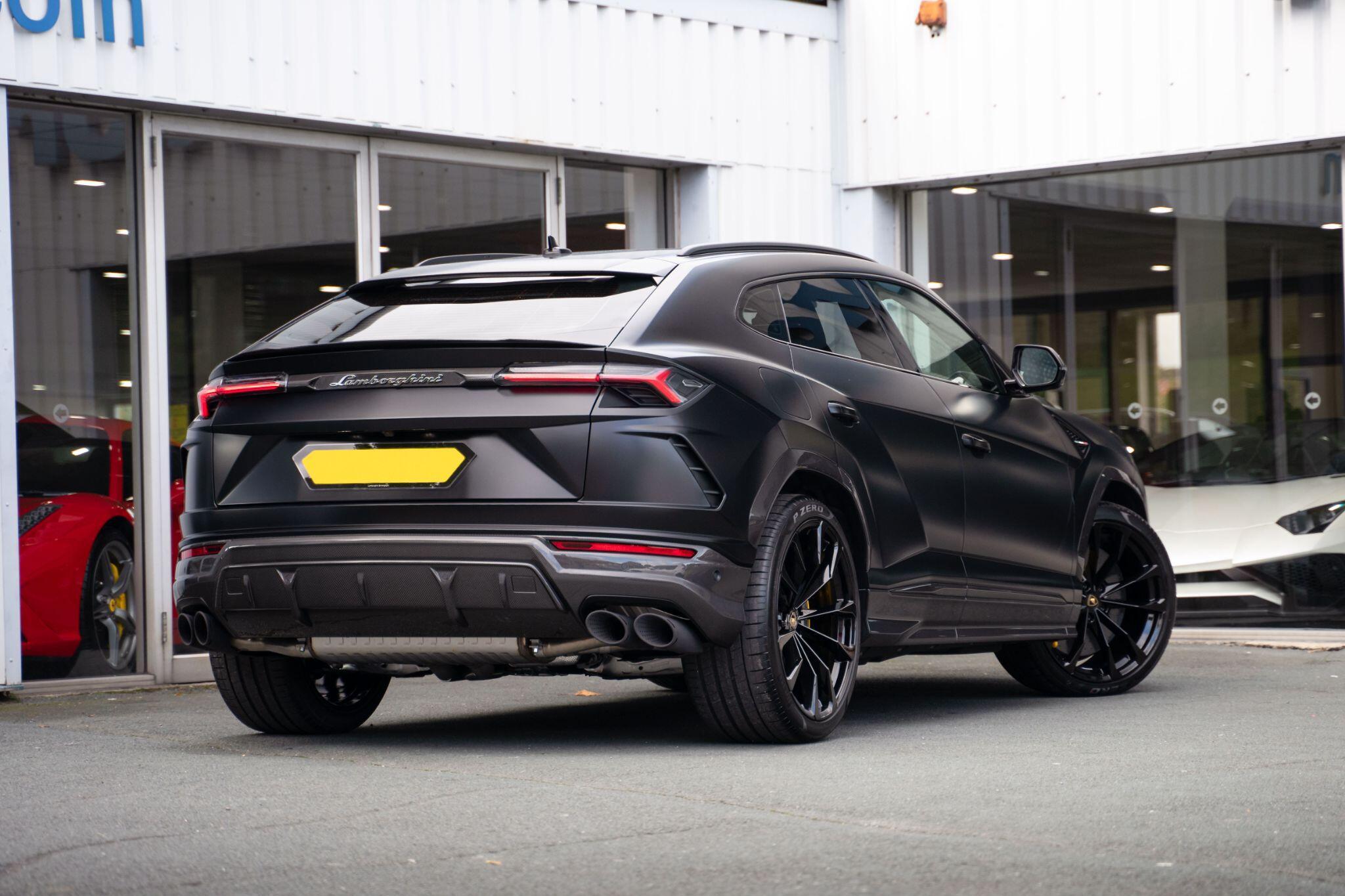 Lamborghini Urus - Image 3