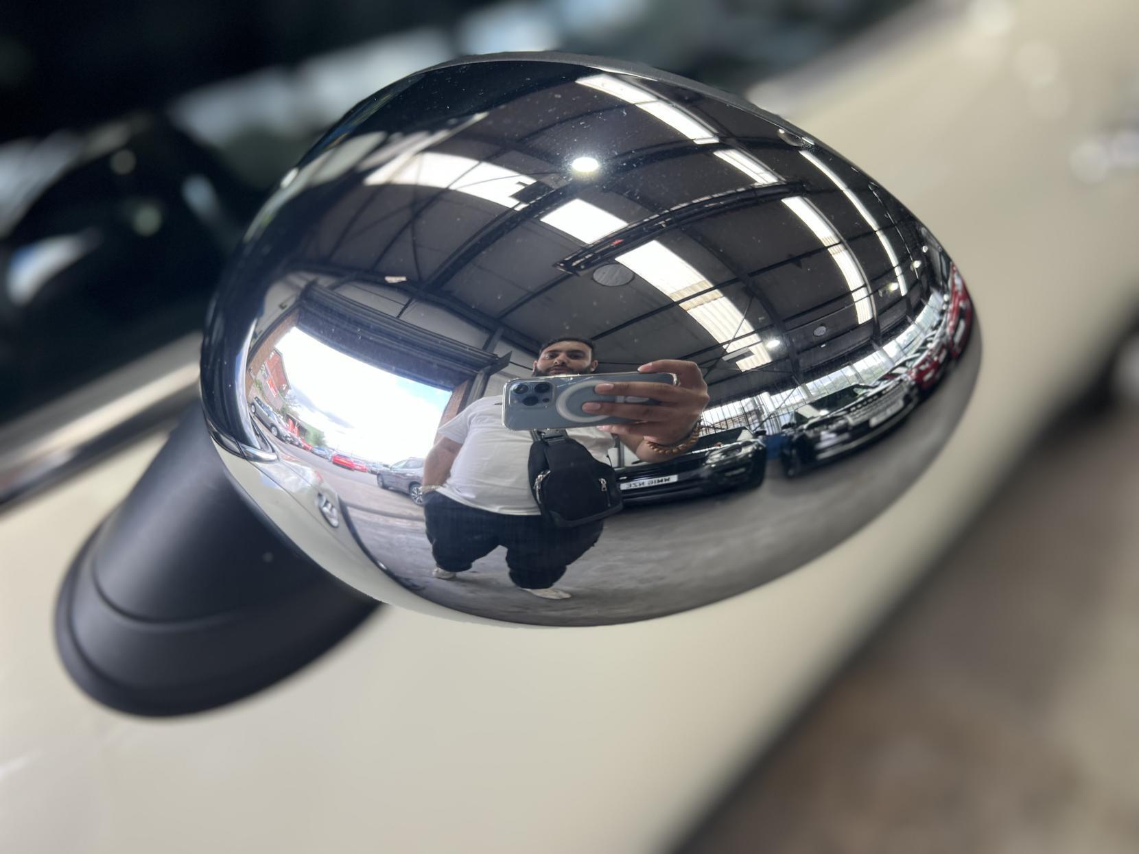MINI Convertible - Image 13